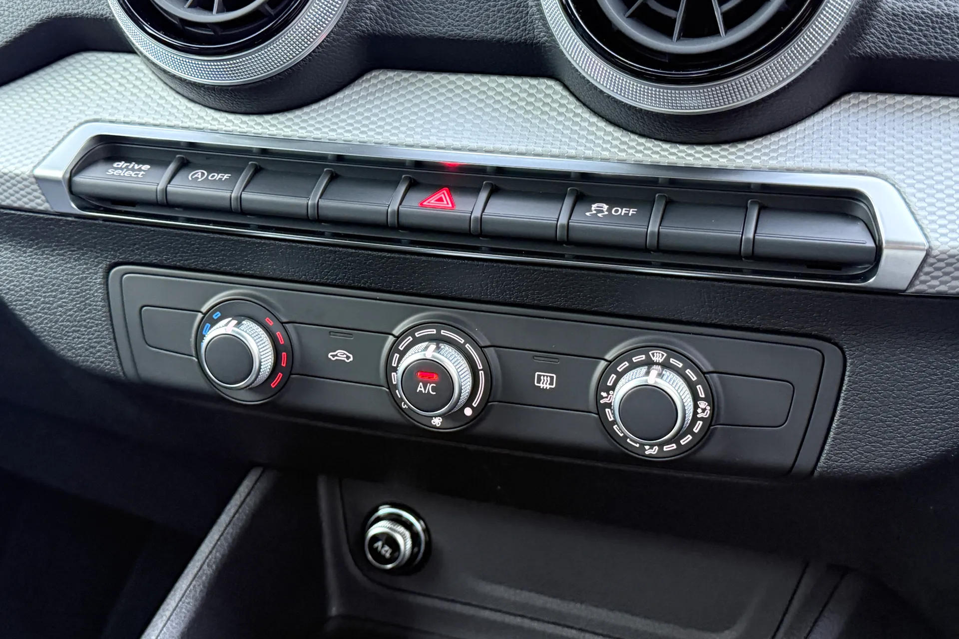 Audi Q2 thumbnail image number 12