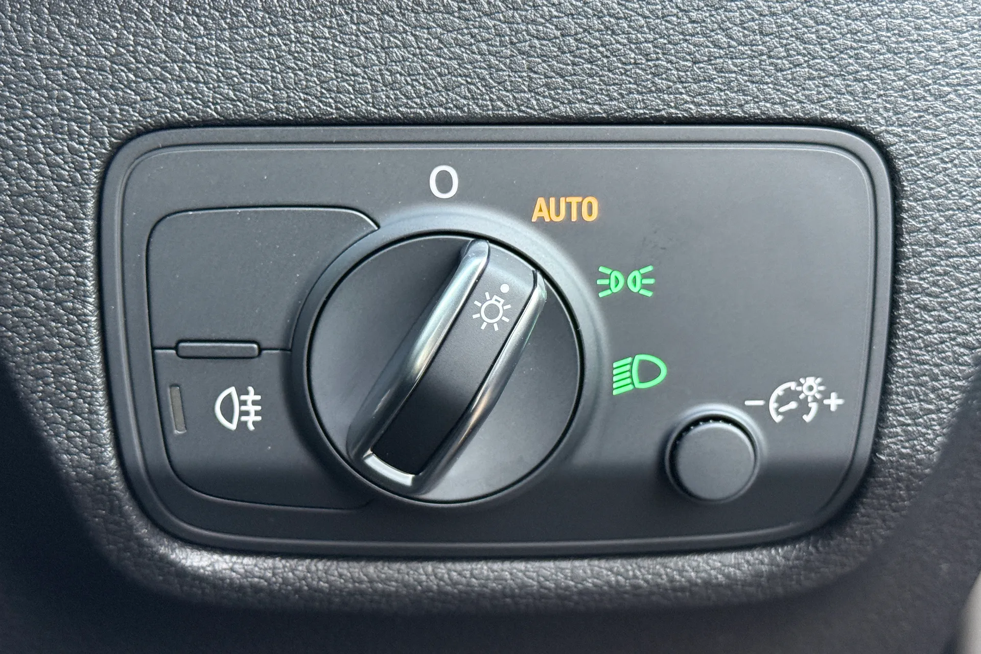 Audi Q2 thumbnail image number 20