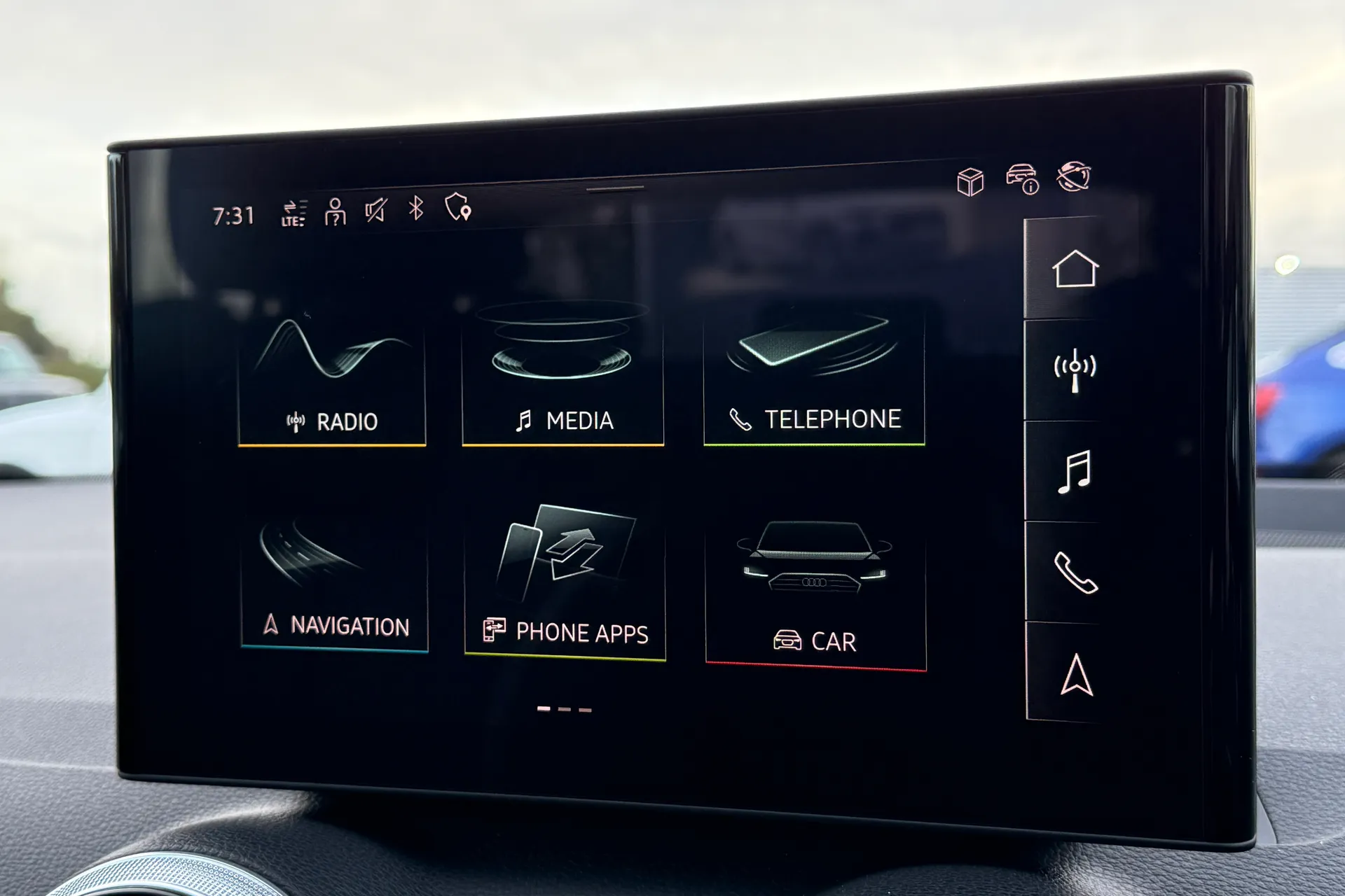 Audi Q2 thumbnail image number 11