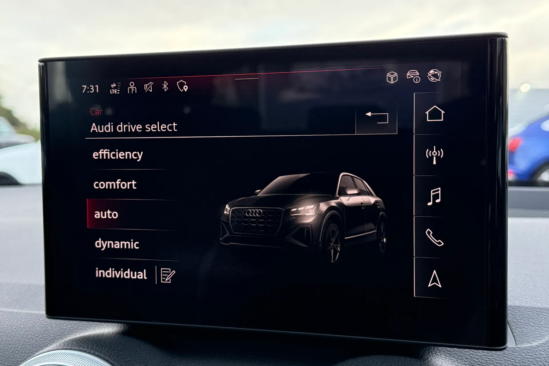 Audi Q2 thumbnail image number 8