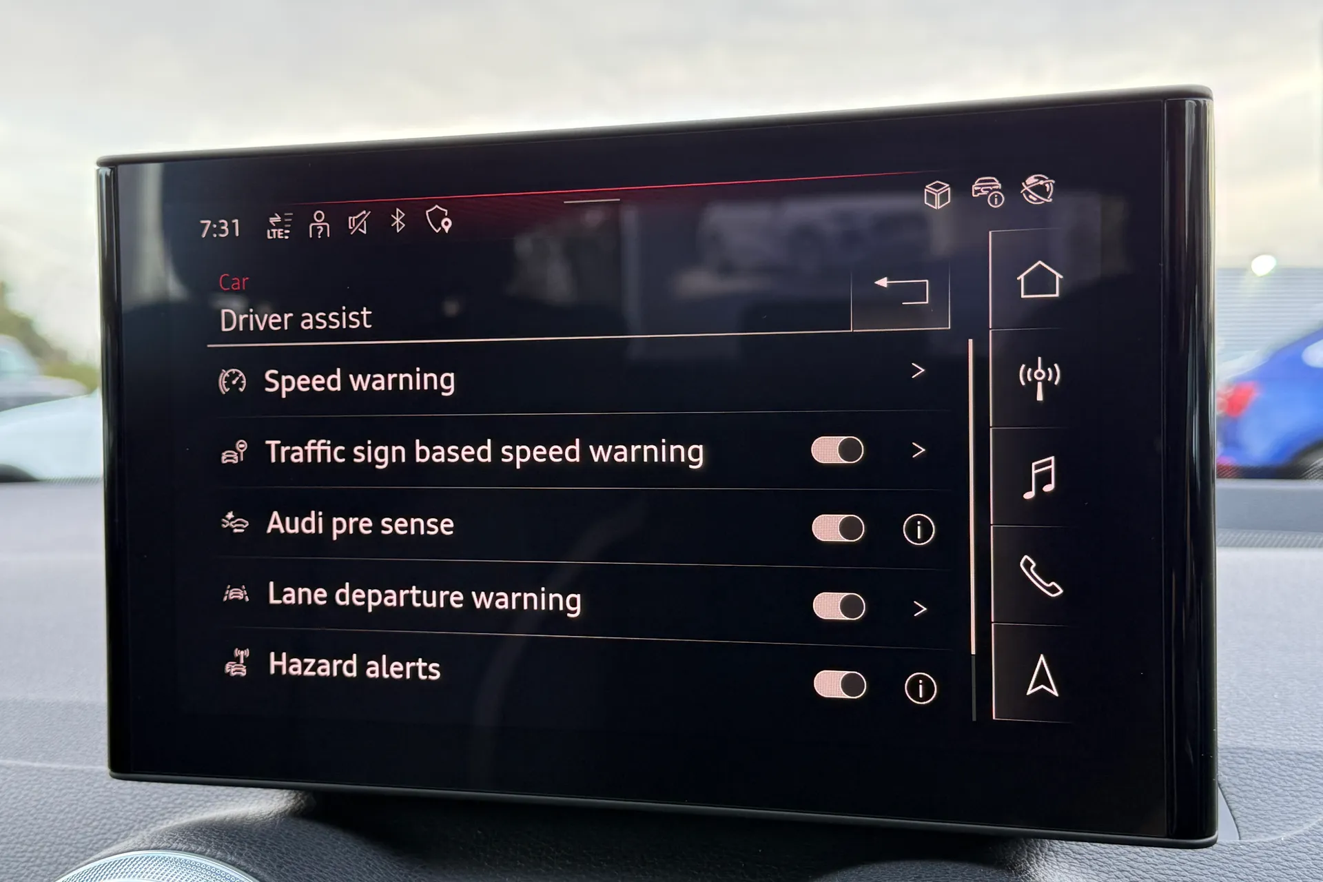 Audi Q2 thumbnail image number 9