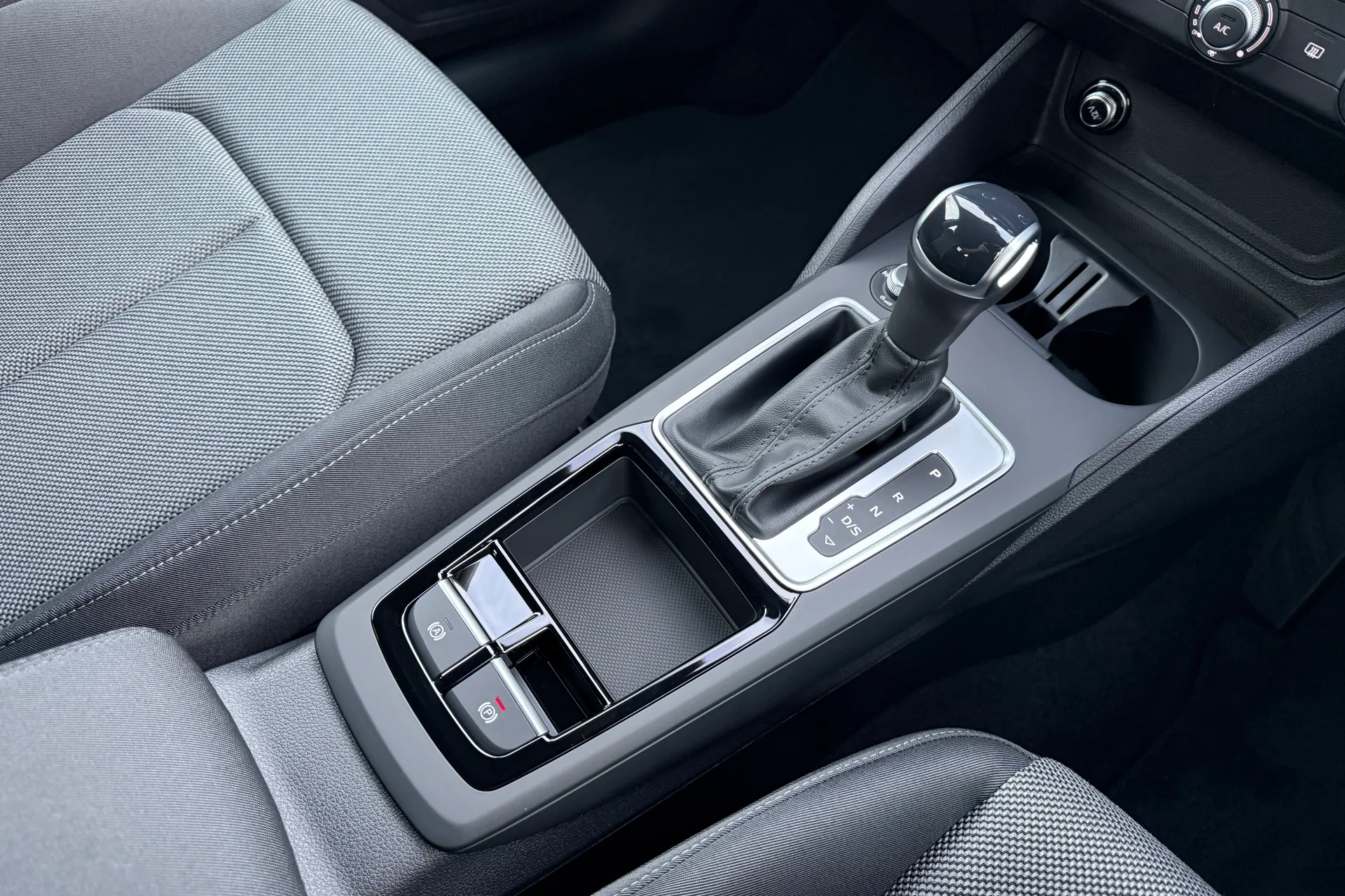 Audi Q2 thumbnail image number 37