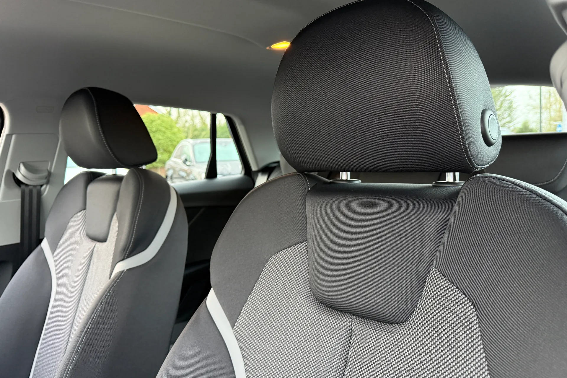 Audi Q2 thumbnail image number 28