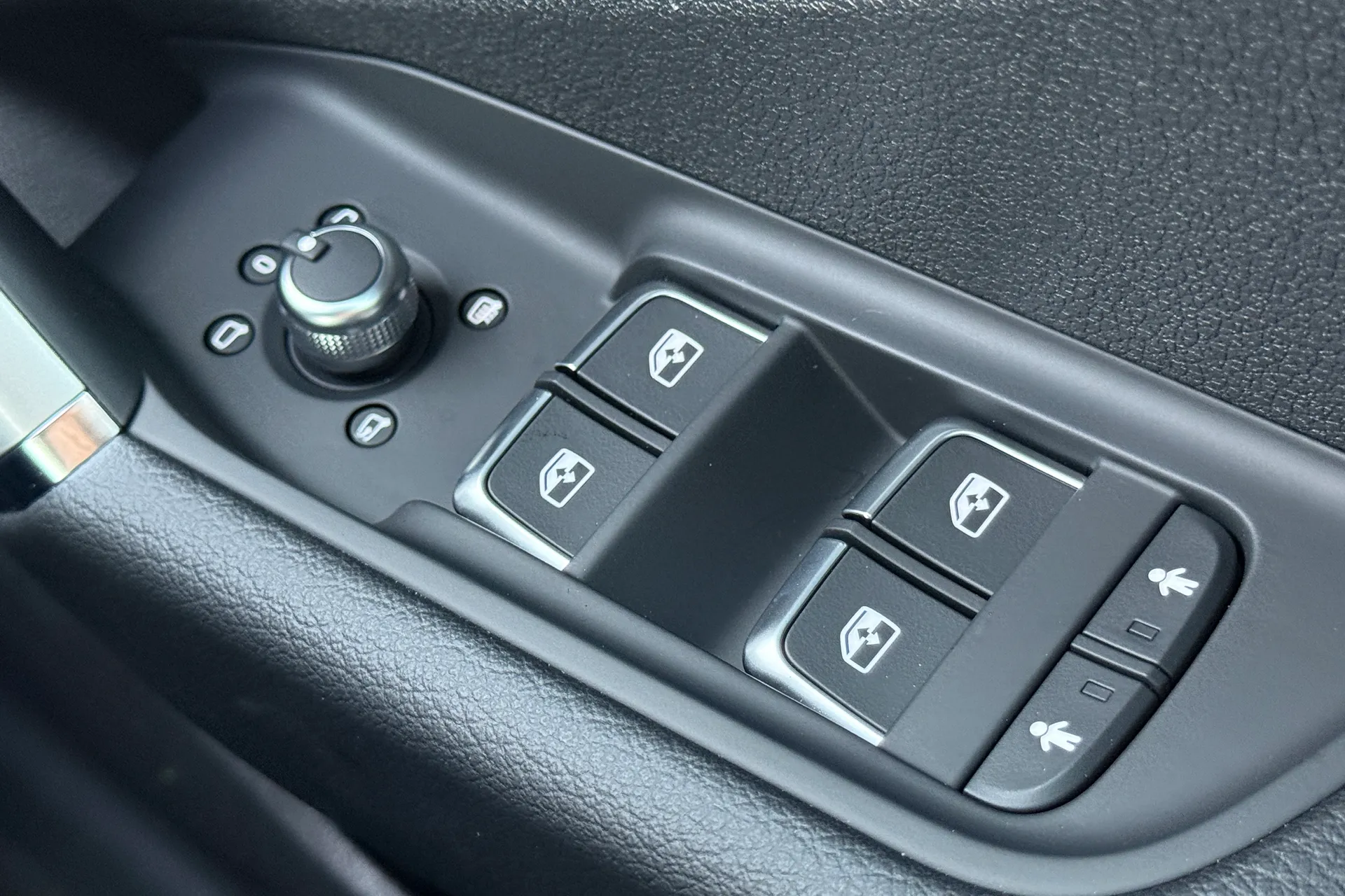 Audi Q2 thumbnail image number 16