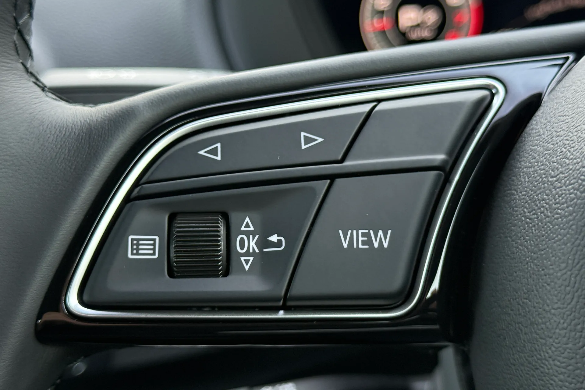 Audi Q2 thumbnail image number 18
