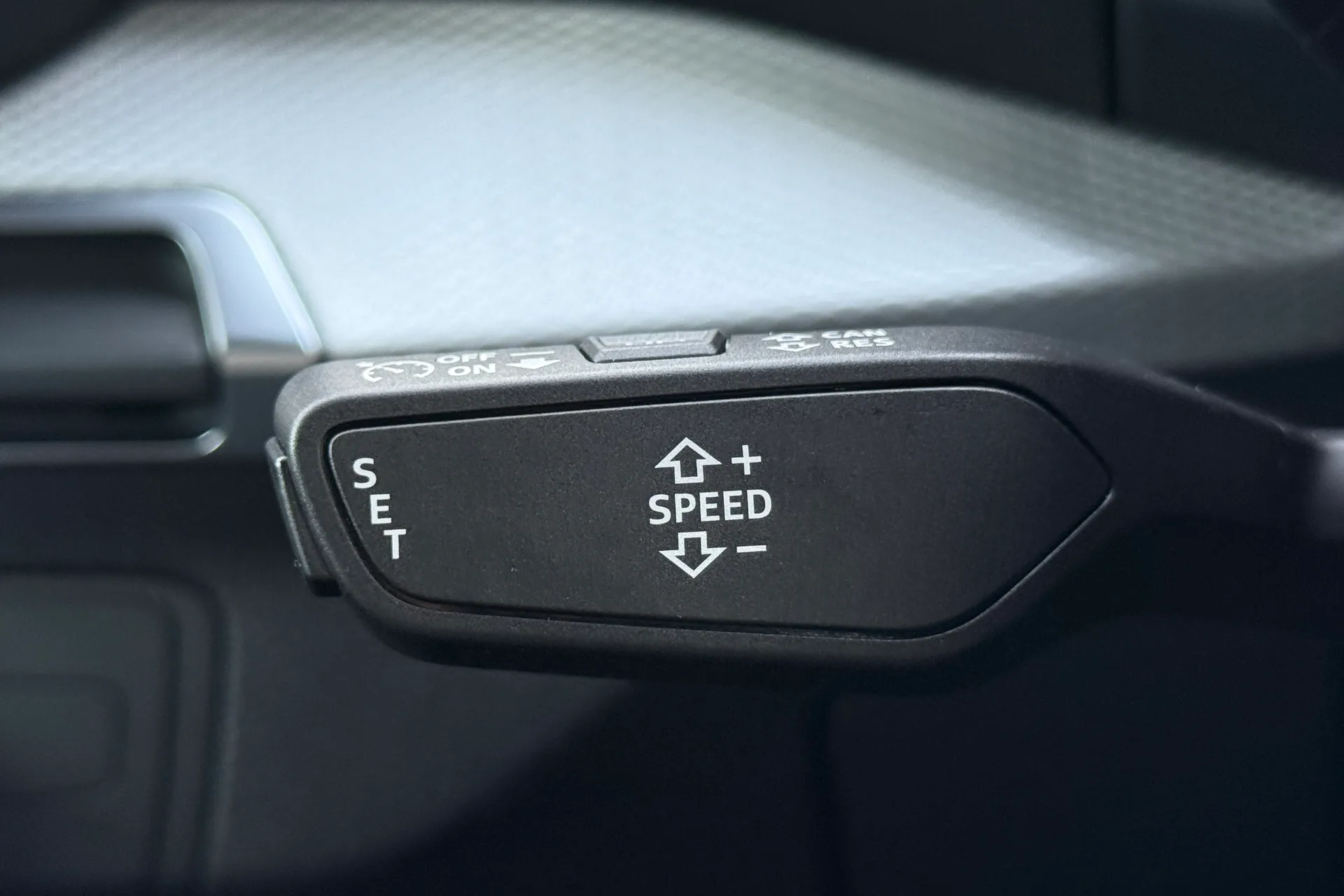 Audi Q2 thumbnail image number 14