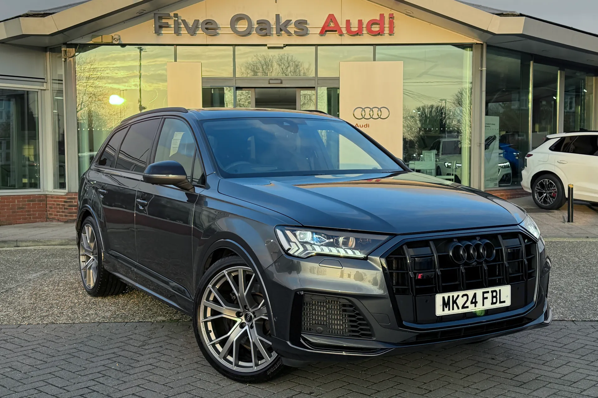 Audi Q7 focused image