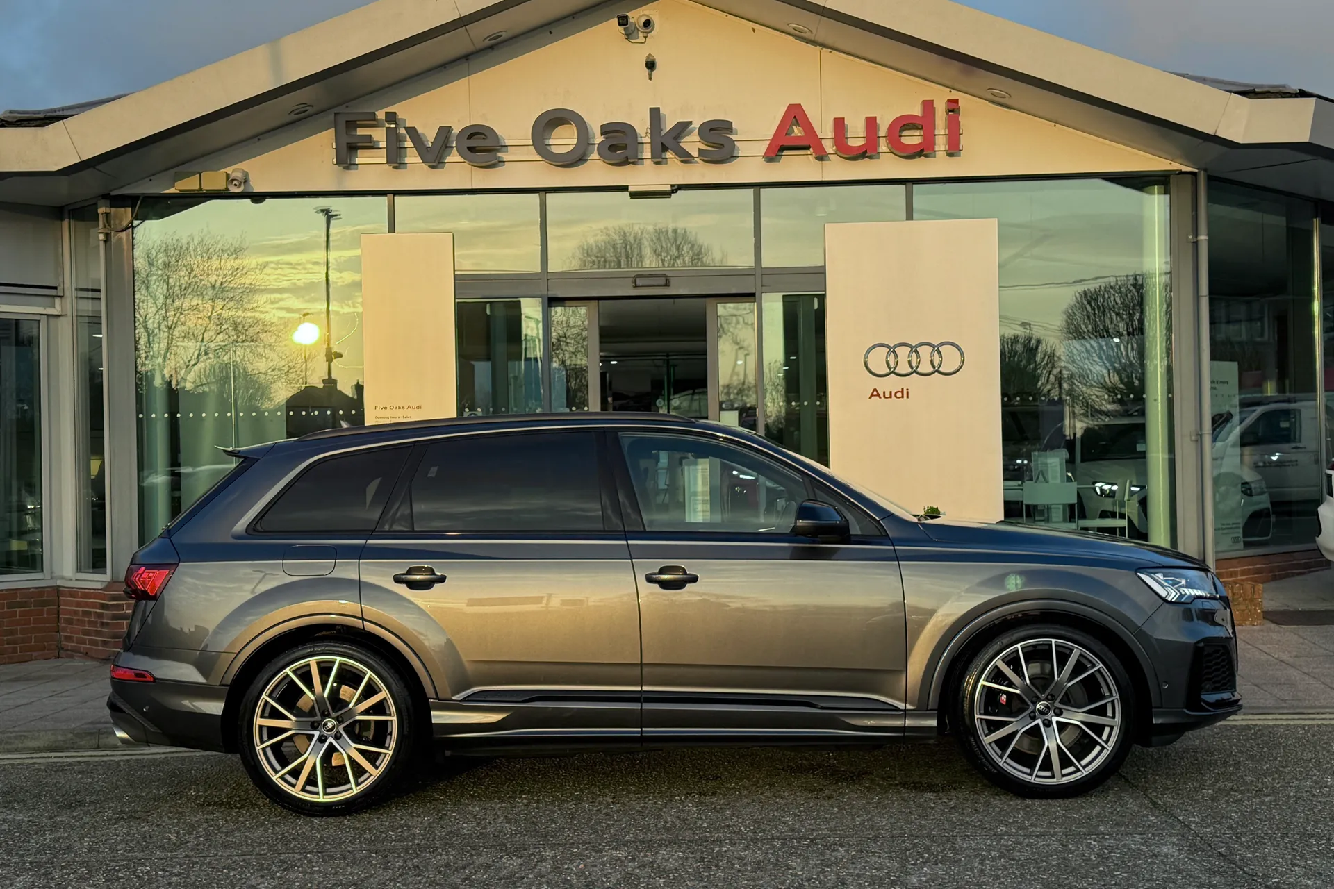 Audi Q7 thumbnail image number 2