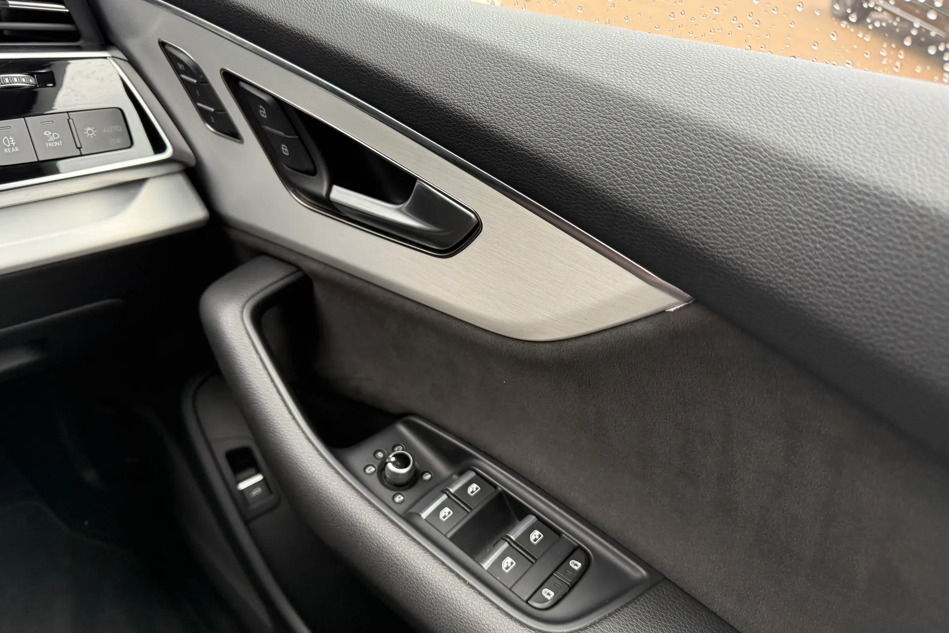 Audi Q7 thumbnail image number 24