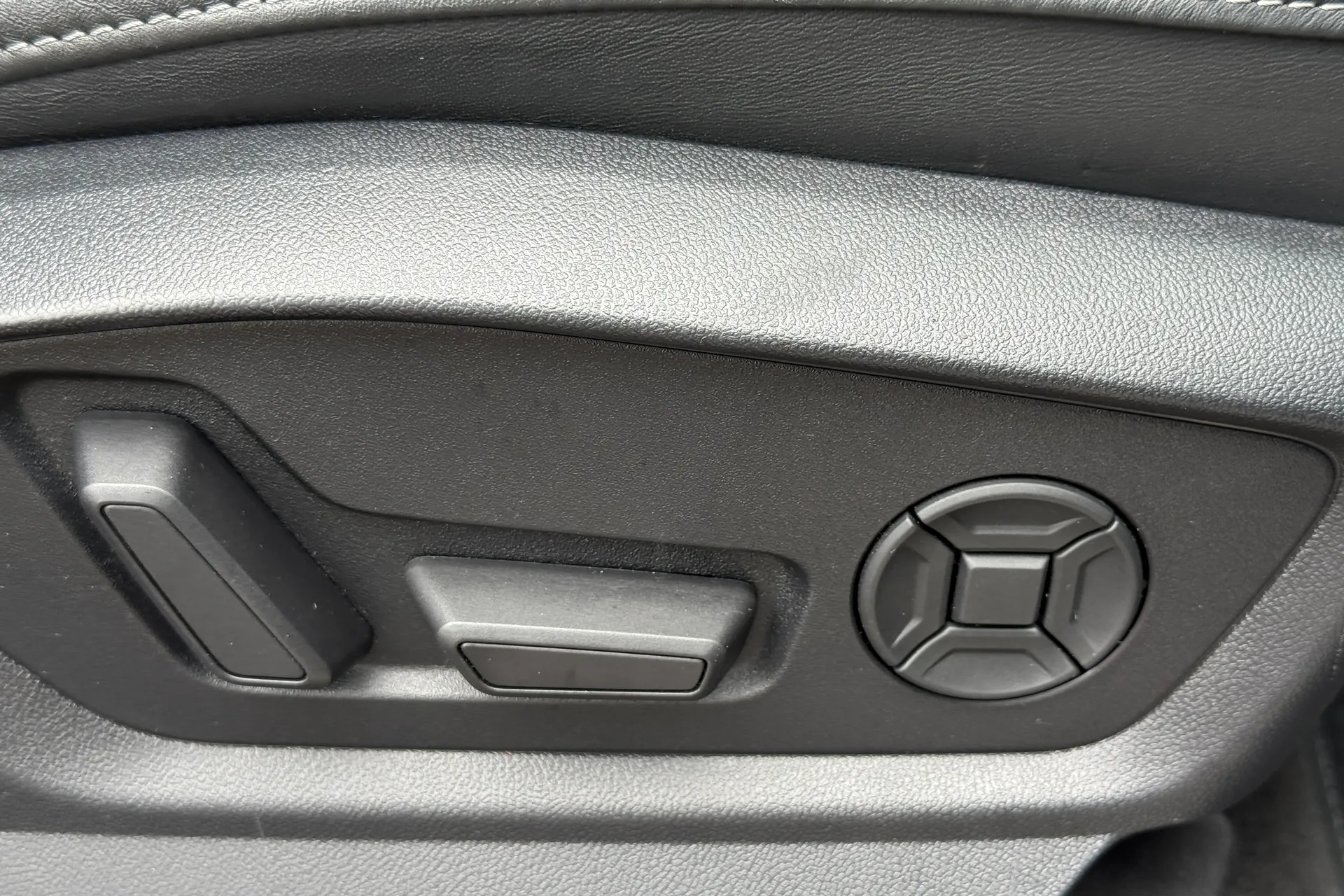 Audi Q7 thumbnail image number 33
