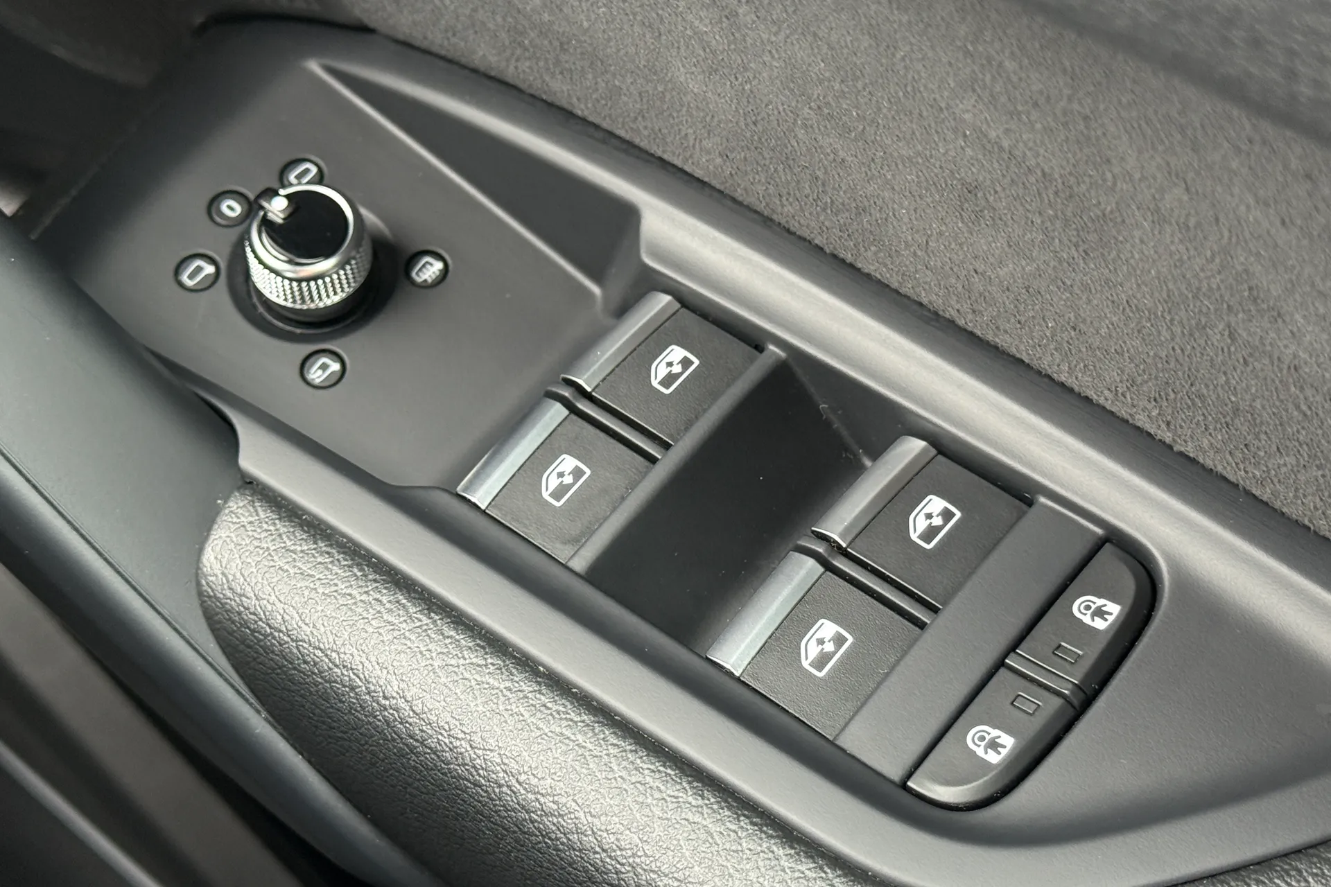 Audi Q5 thumbnail image number 21