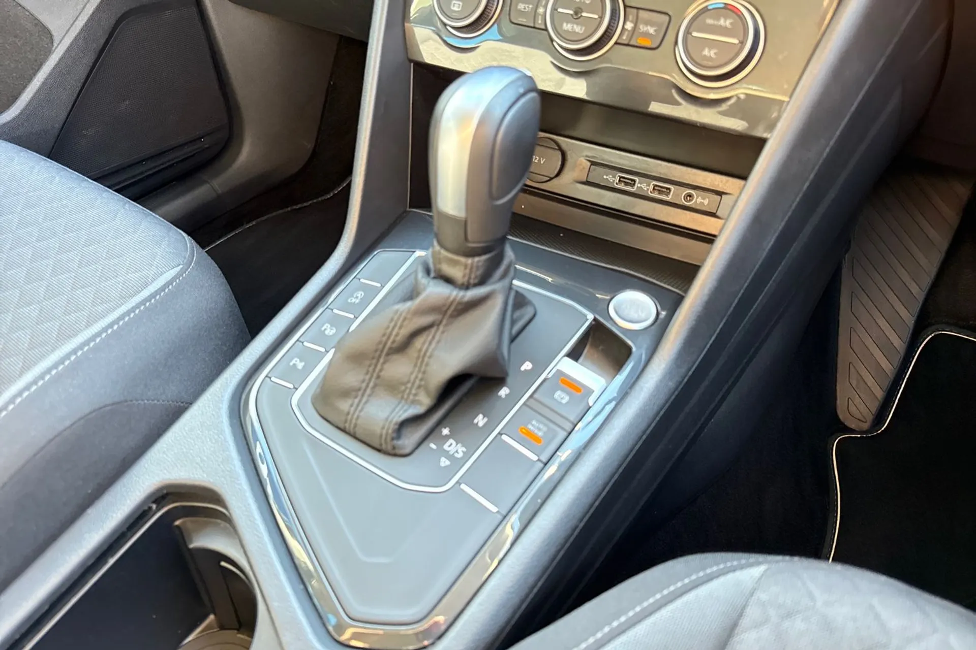 VOLKSWAGEN TIGUAN thumbnail image number 42