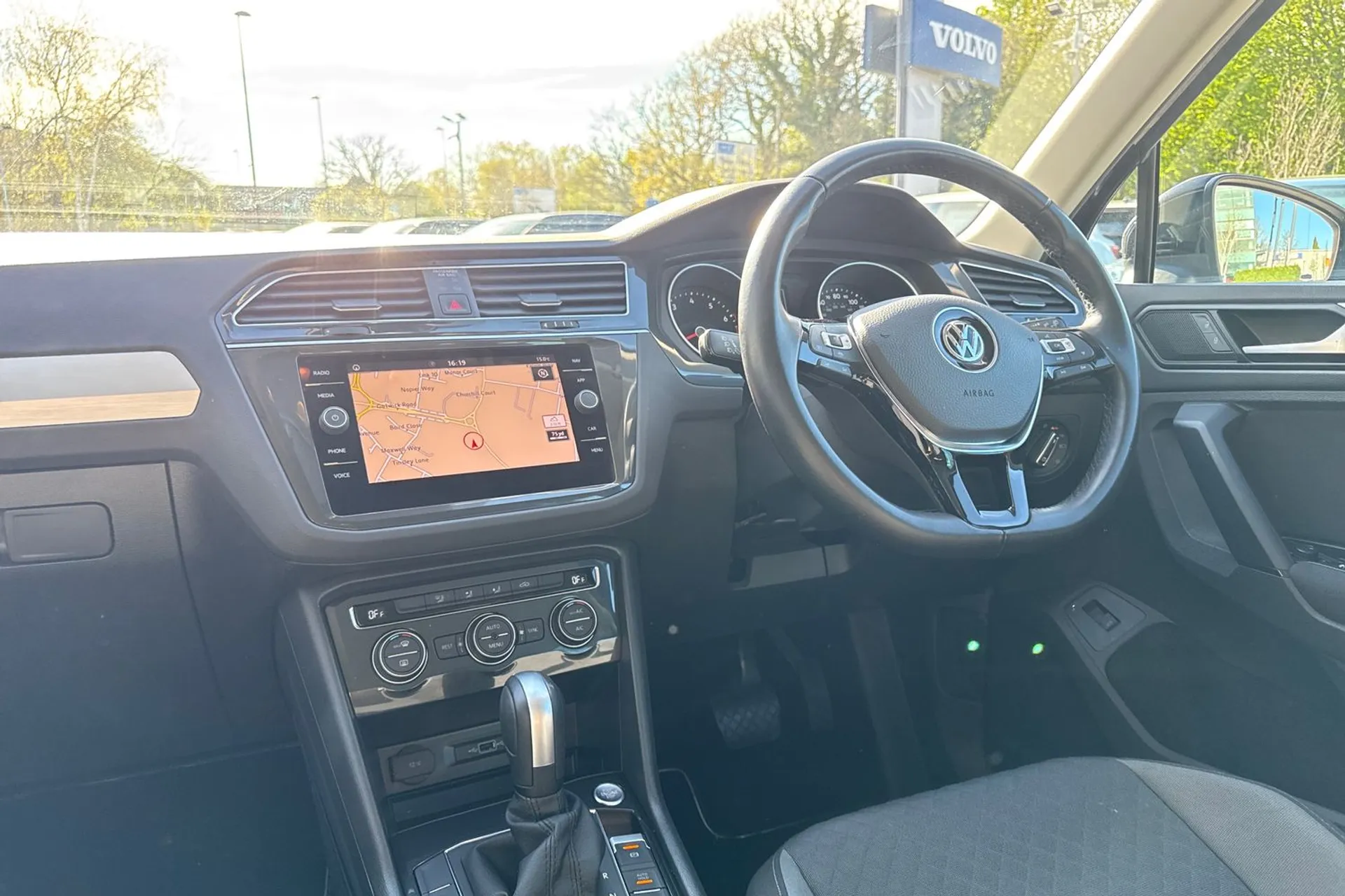 VOLKSWAGEN TIGUAN thumbnail image number 36