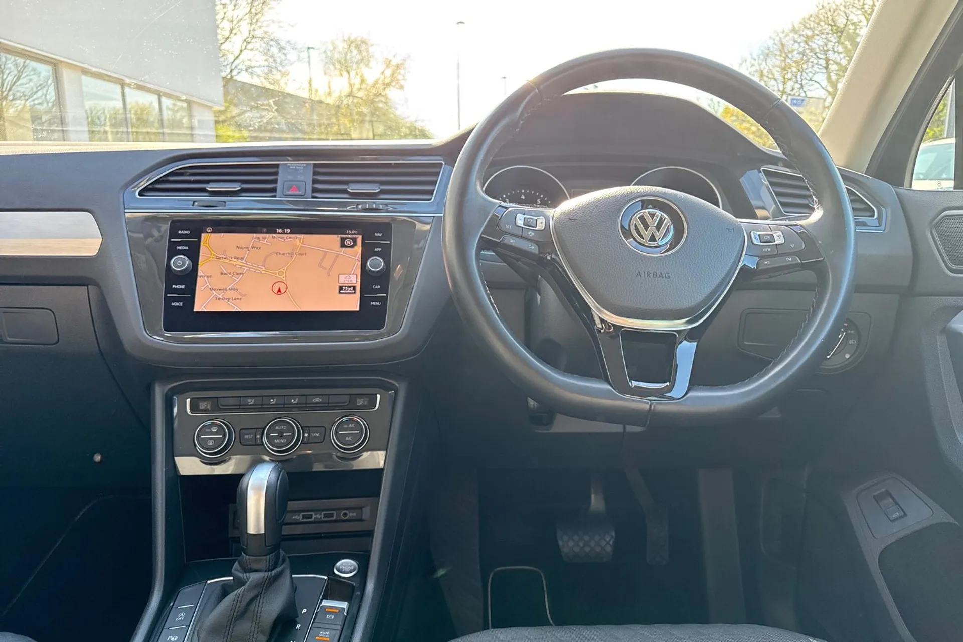 VOLKSWAGEN TIGUAN thumbnail image number 35