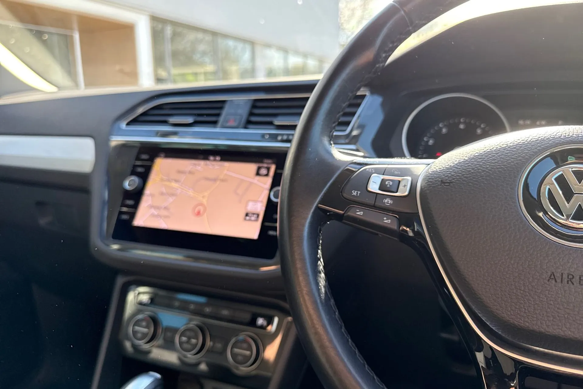 VOLKSWAGEN TIGUAN thumbnail image number 37