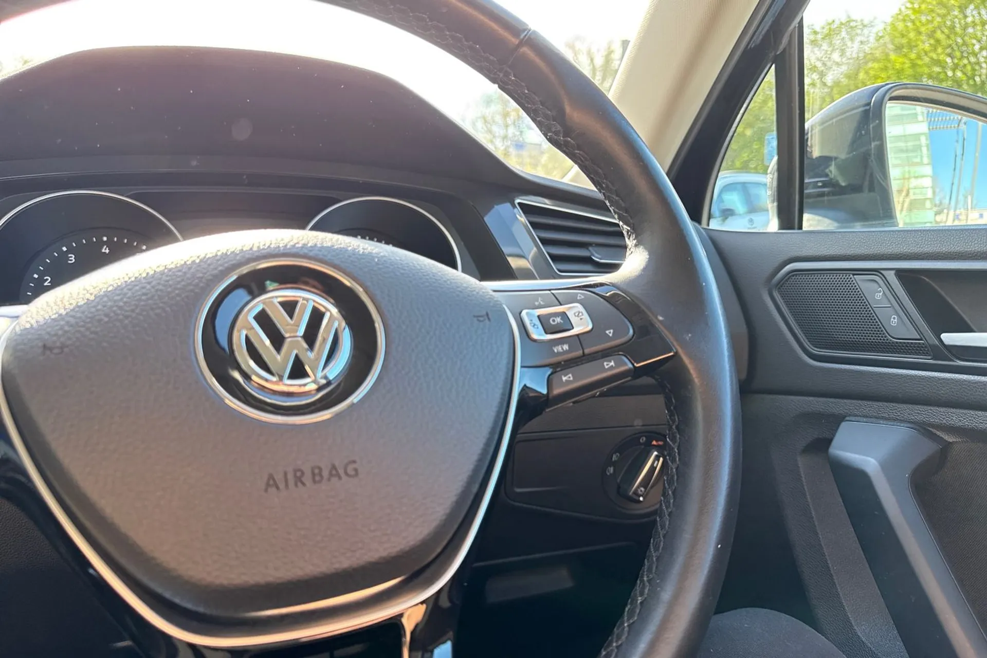 VOLKSWAGEN TIGUAN thumbnail image number 38