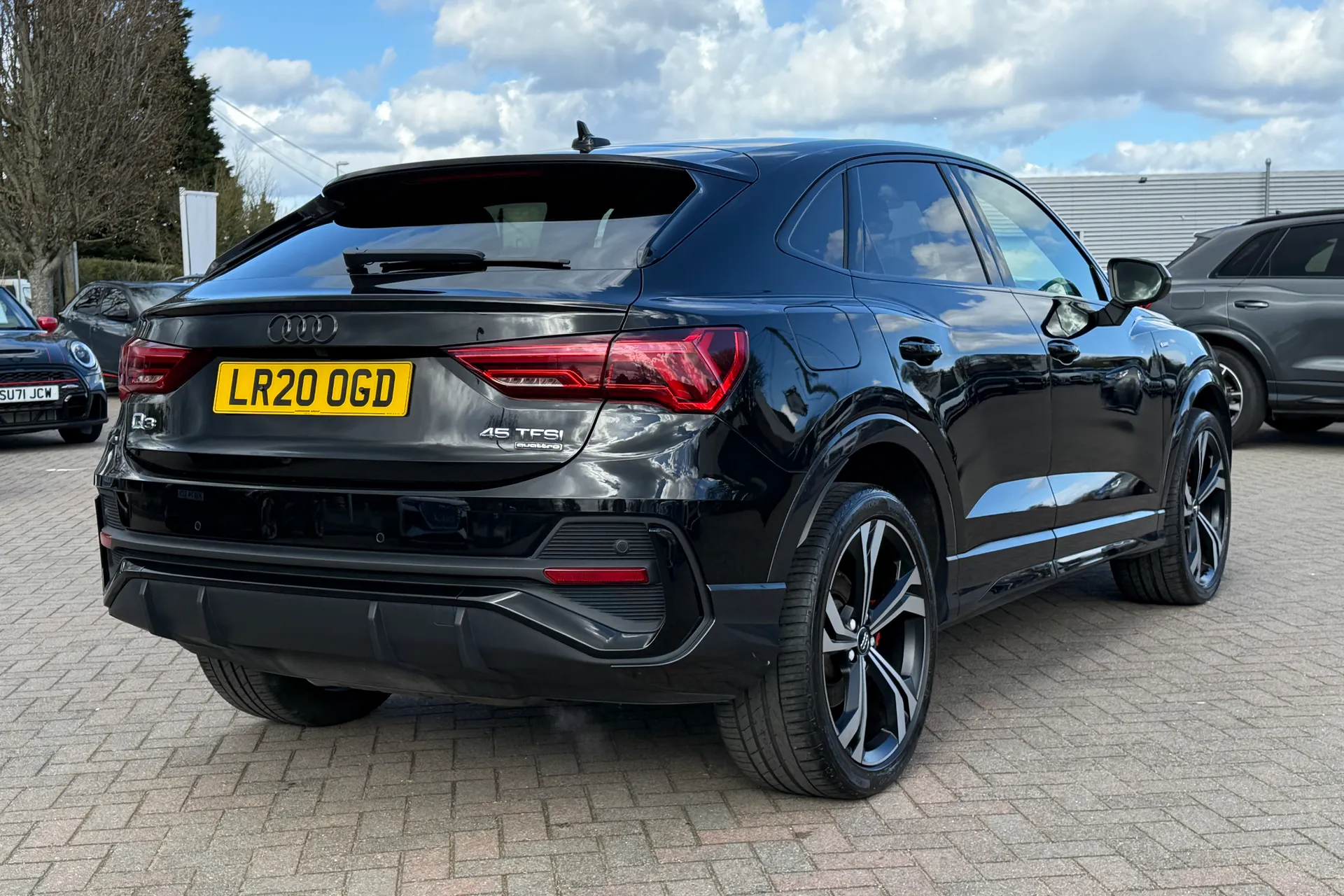 Audi Q3 thumbnail image number 31
