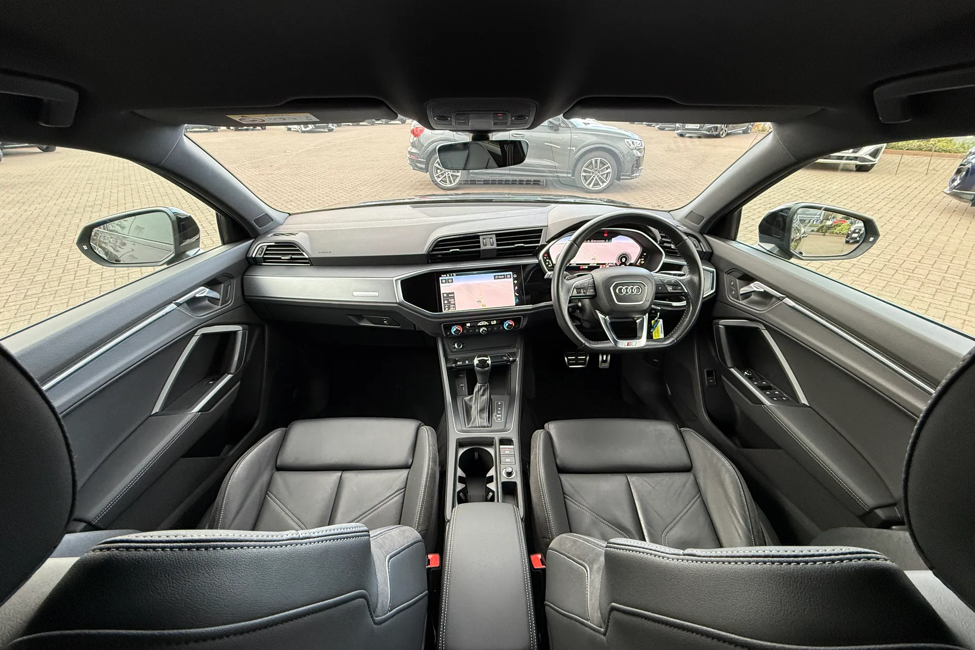 Audi Q3 thumbnail image number 3
