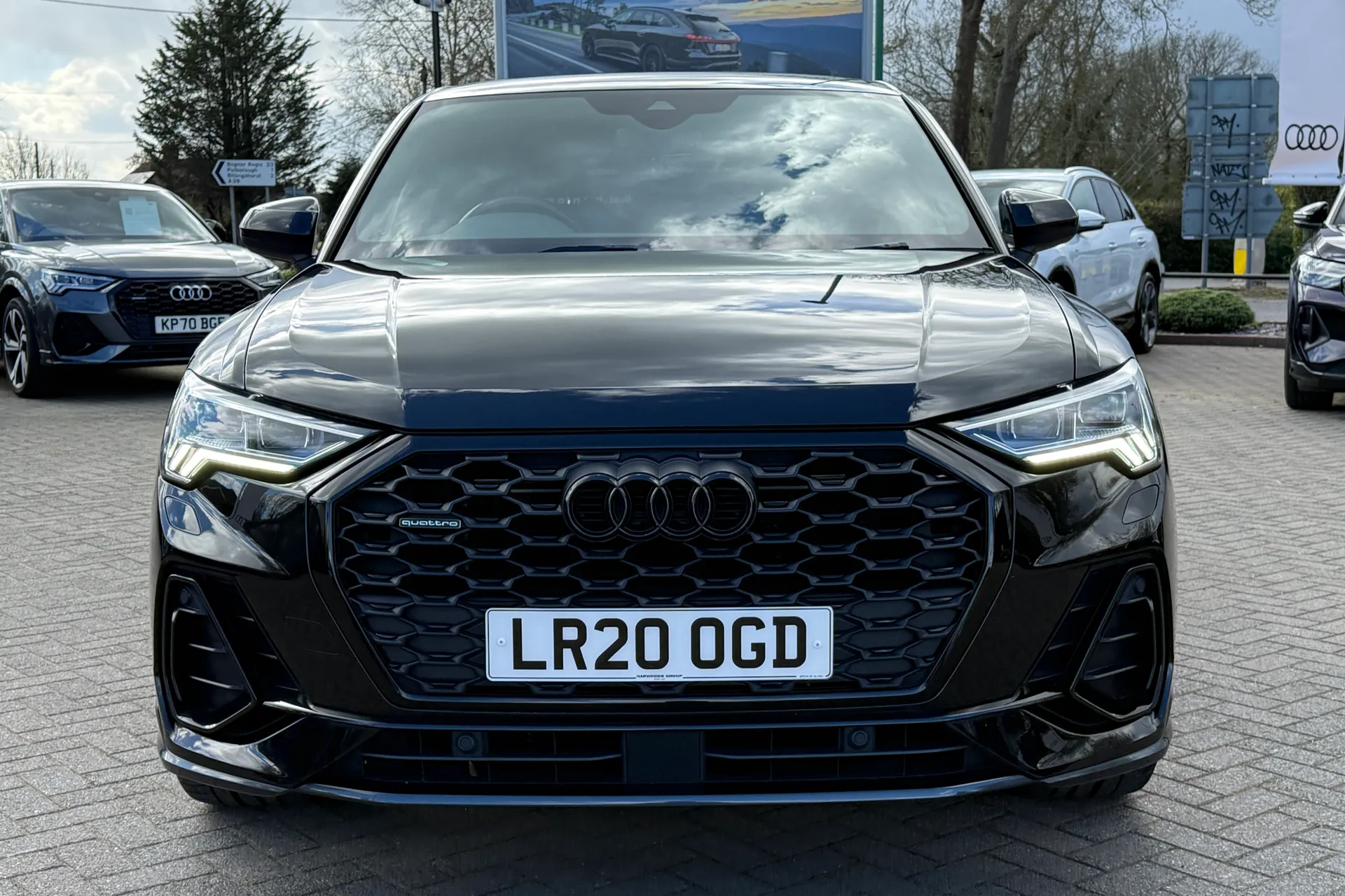 Audi Q3 thumbnail image number 24