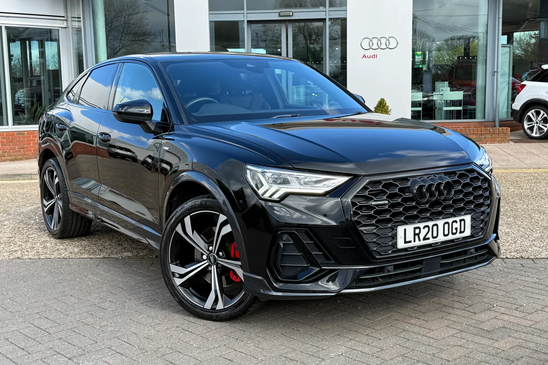 Audi Q3 thumbnail image number 23