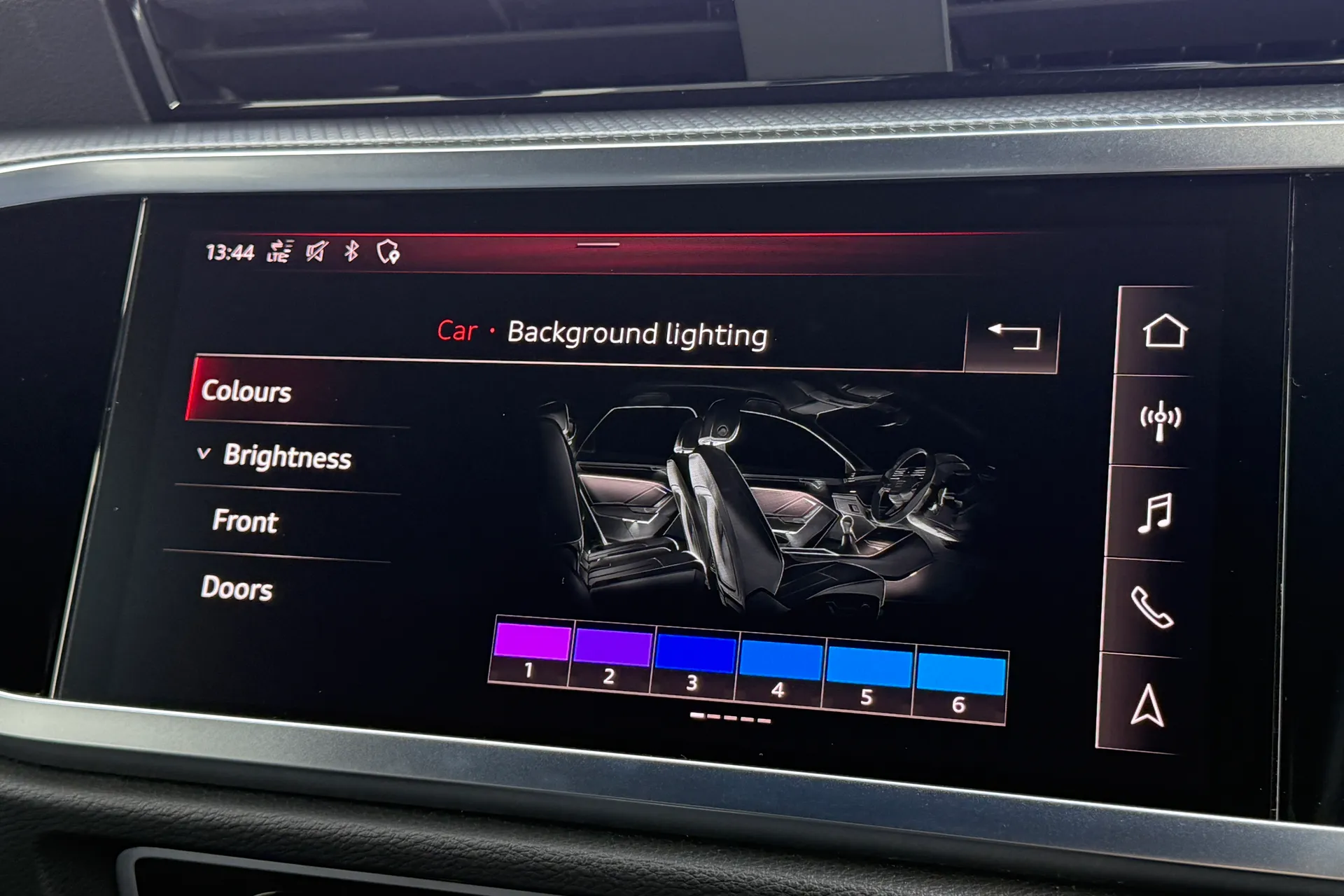 Audi Q3 thumbnail image number 10