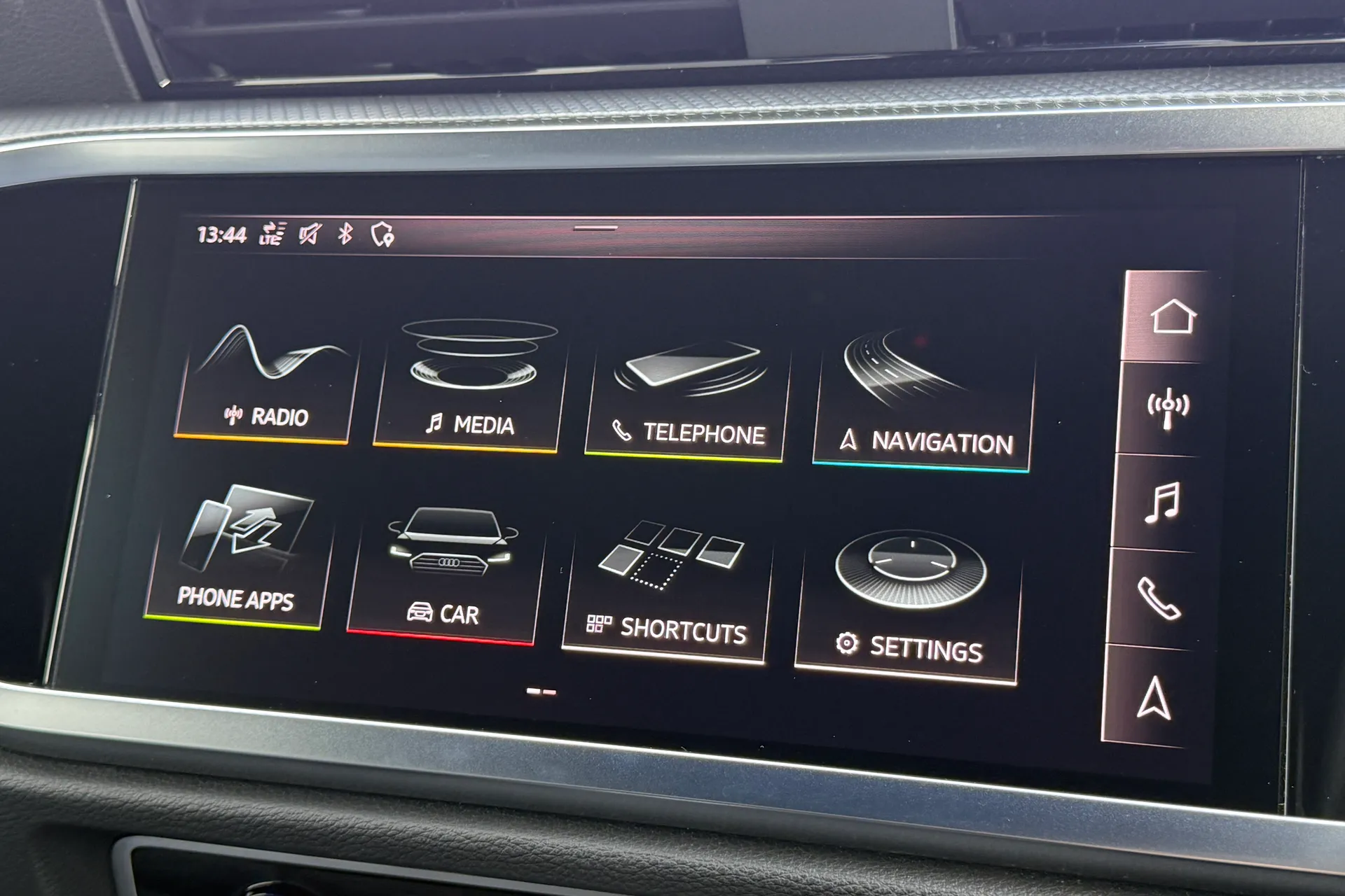 Audi Q3 thumbnail image number 12