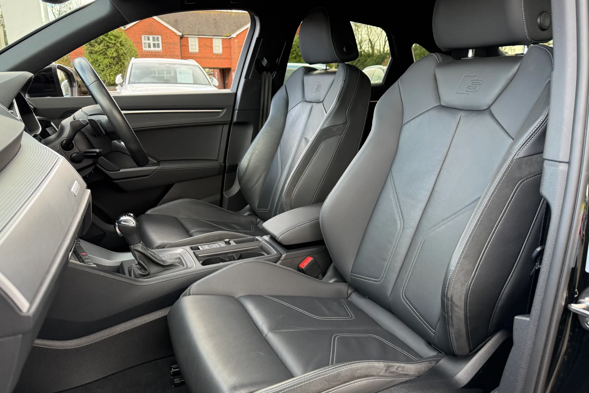 Audi Q3 thumbnail image number 29