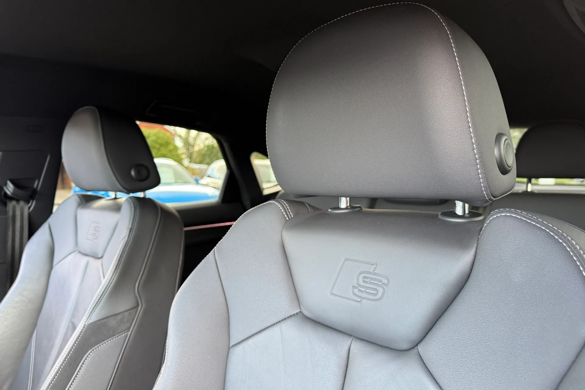 Audi Q3 thumbnail image number 30