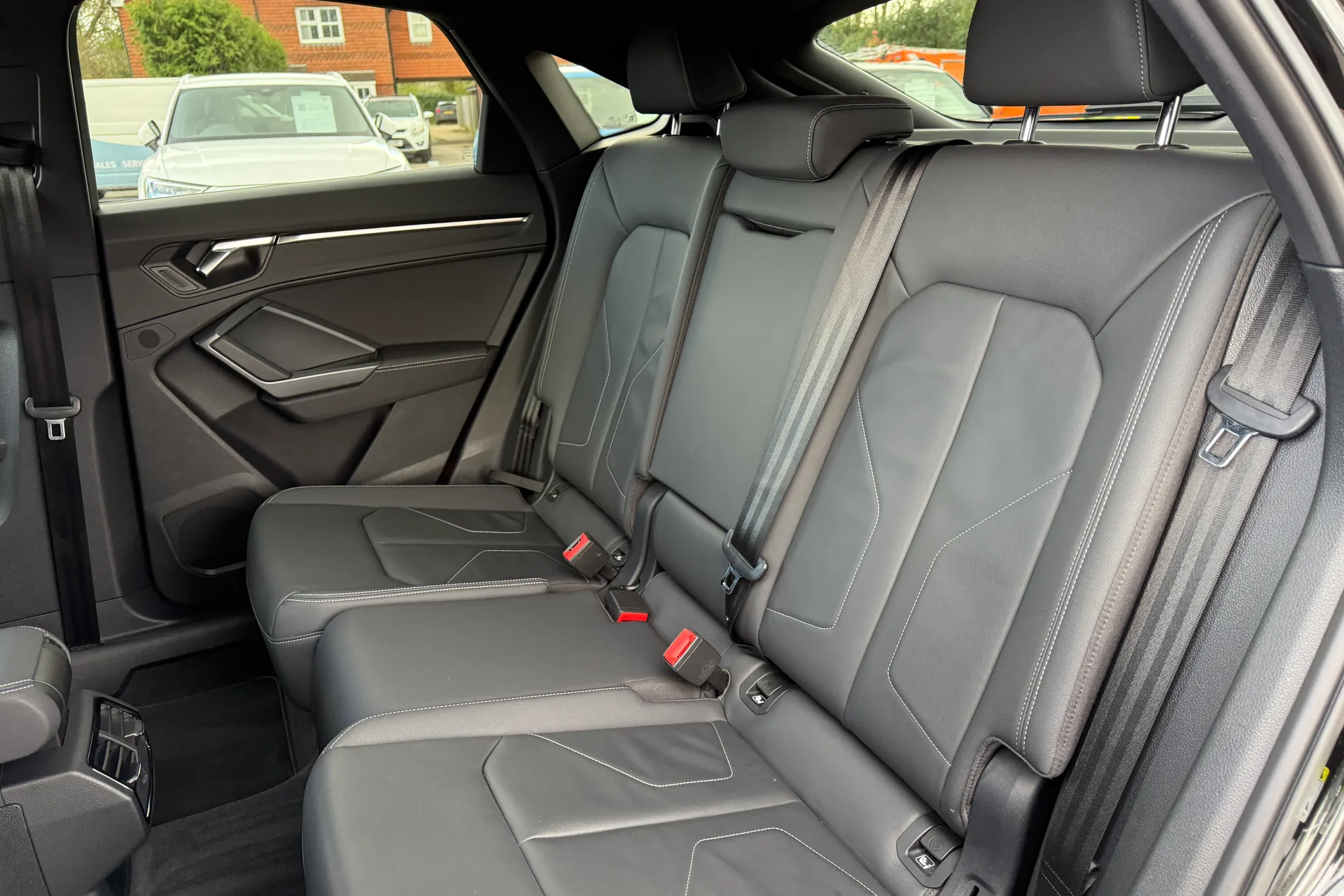 Audi Q3 thumbnail image number 42