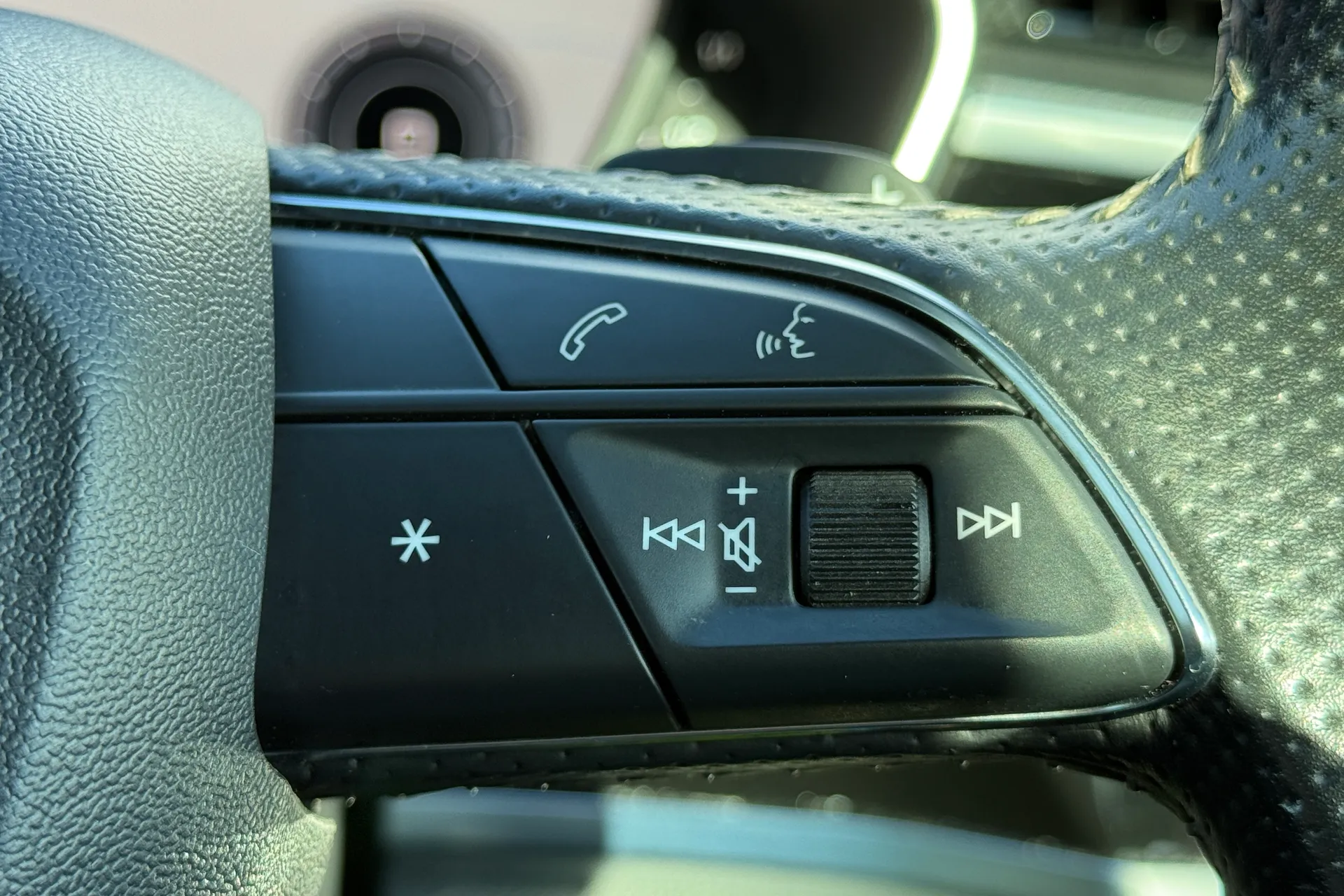 Audi Q3 thumbnail image number 21