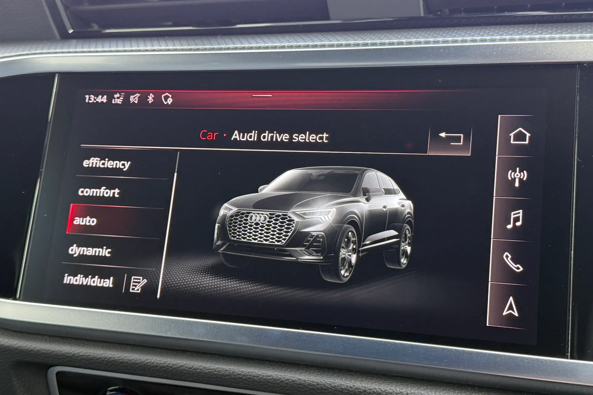 Audi Q3 thumbnail image number 8