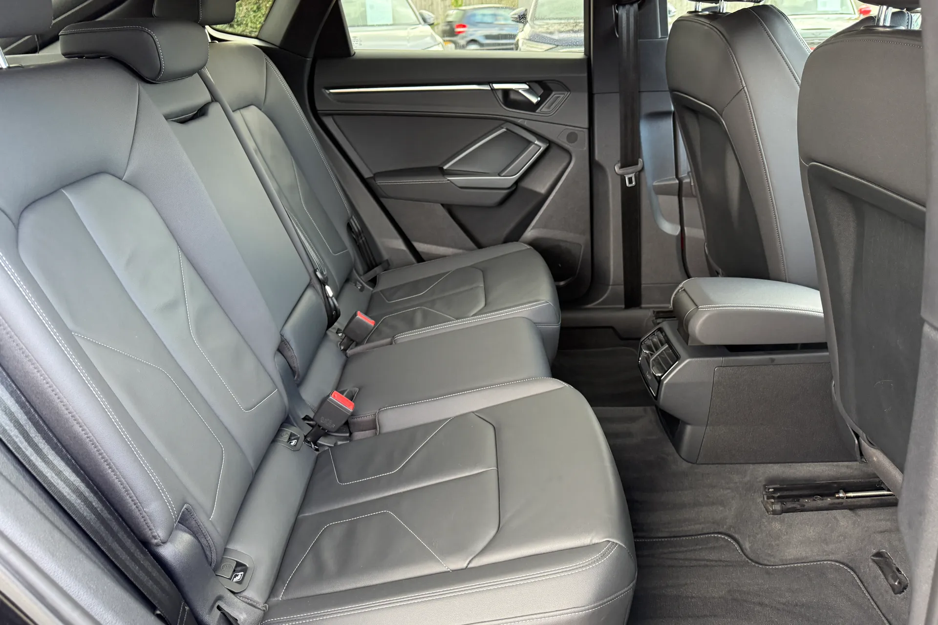 Audi Q3 thumbnail image number 44