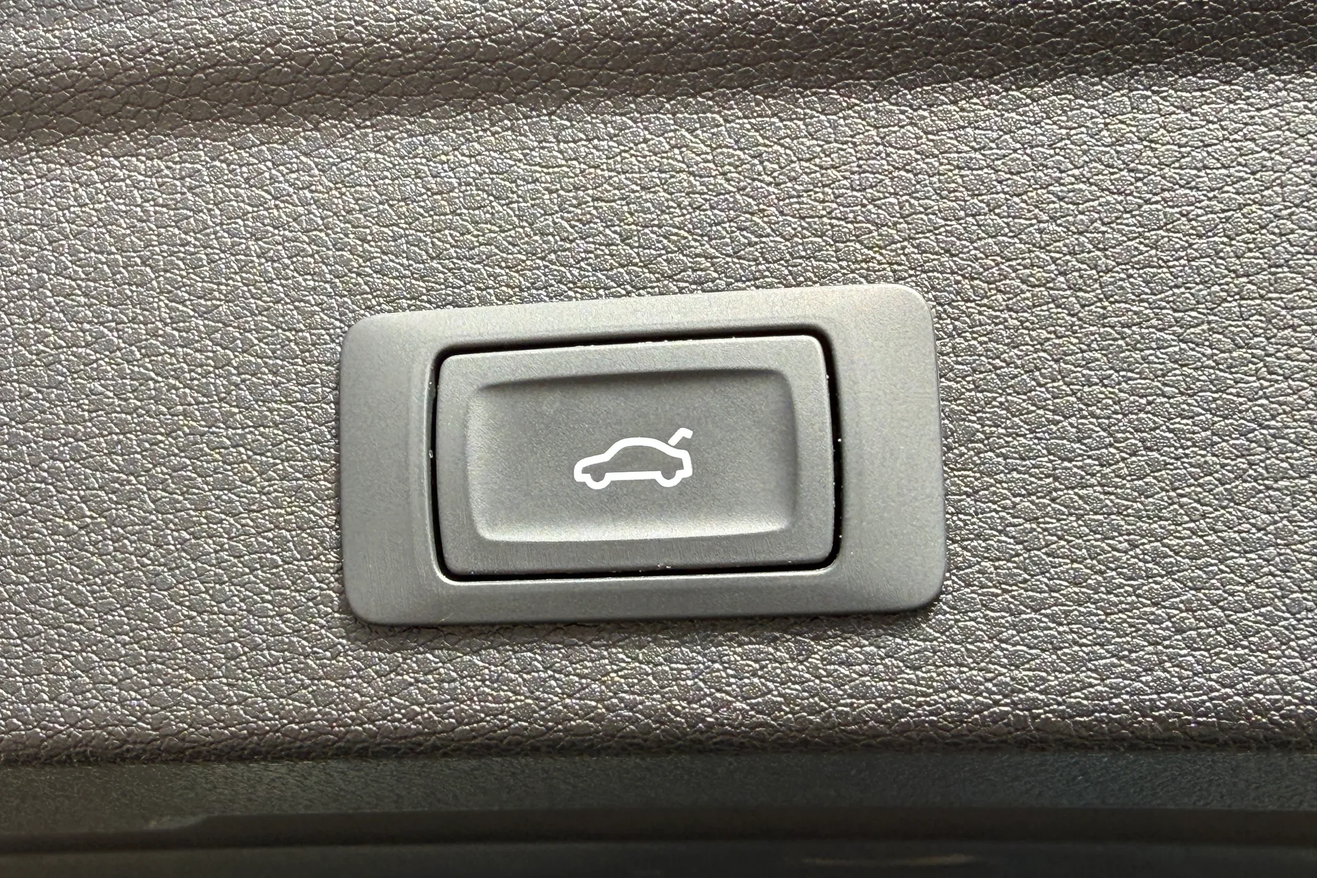 Audi Q3 thumbnail image number 36