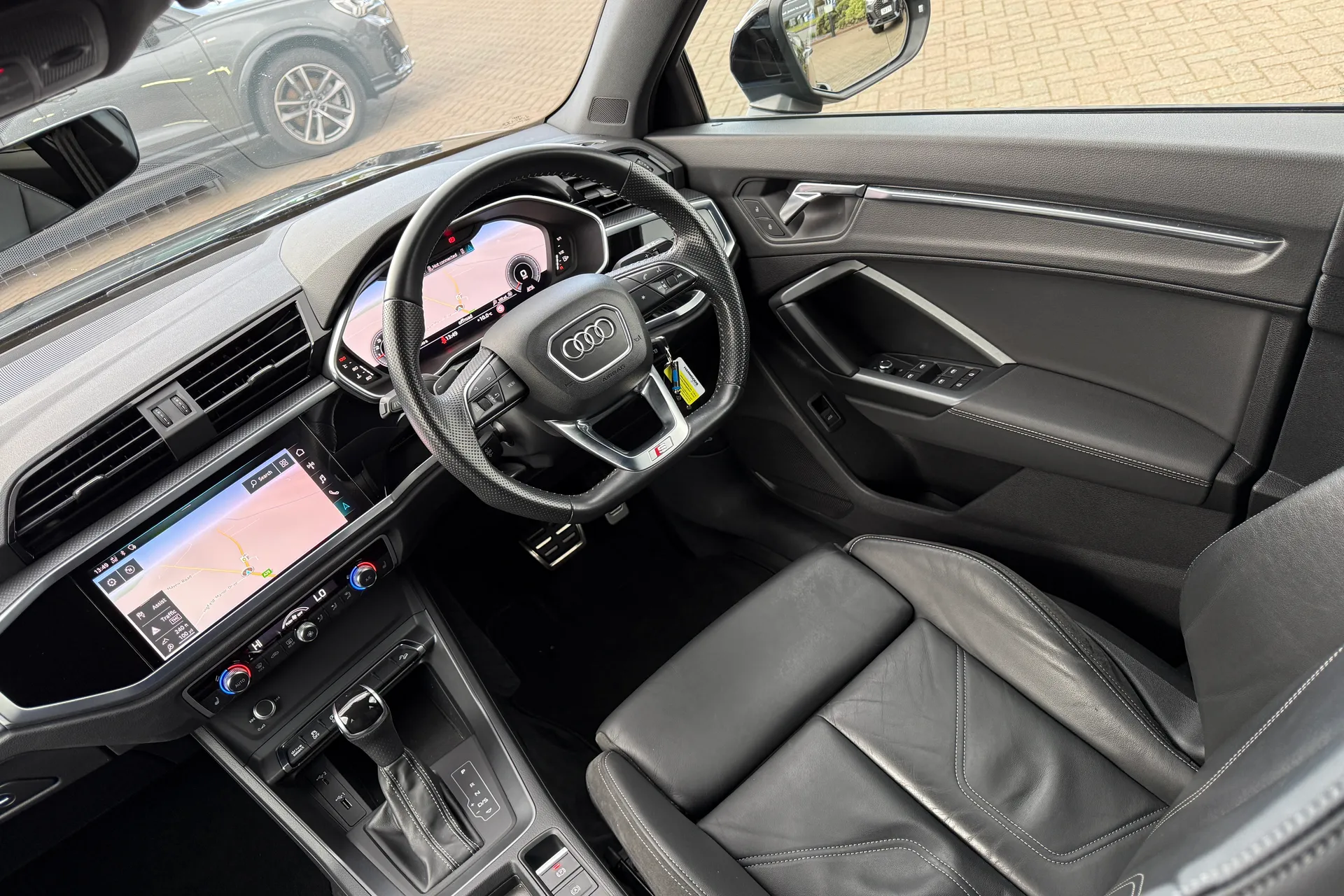 Audi Q3 thumbnail image number 40