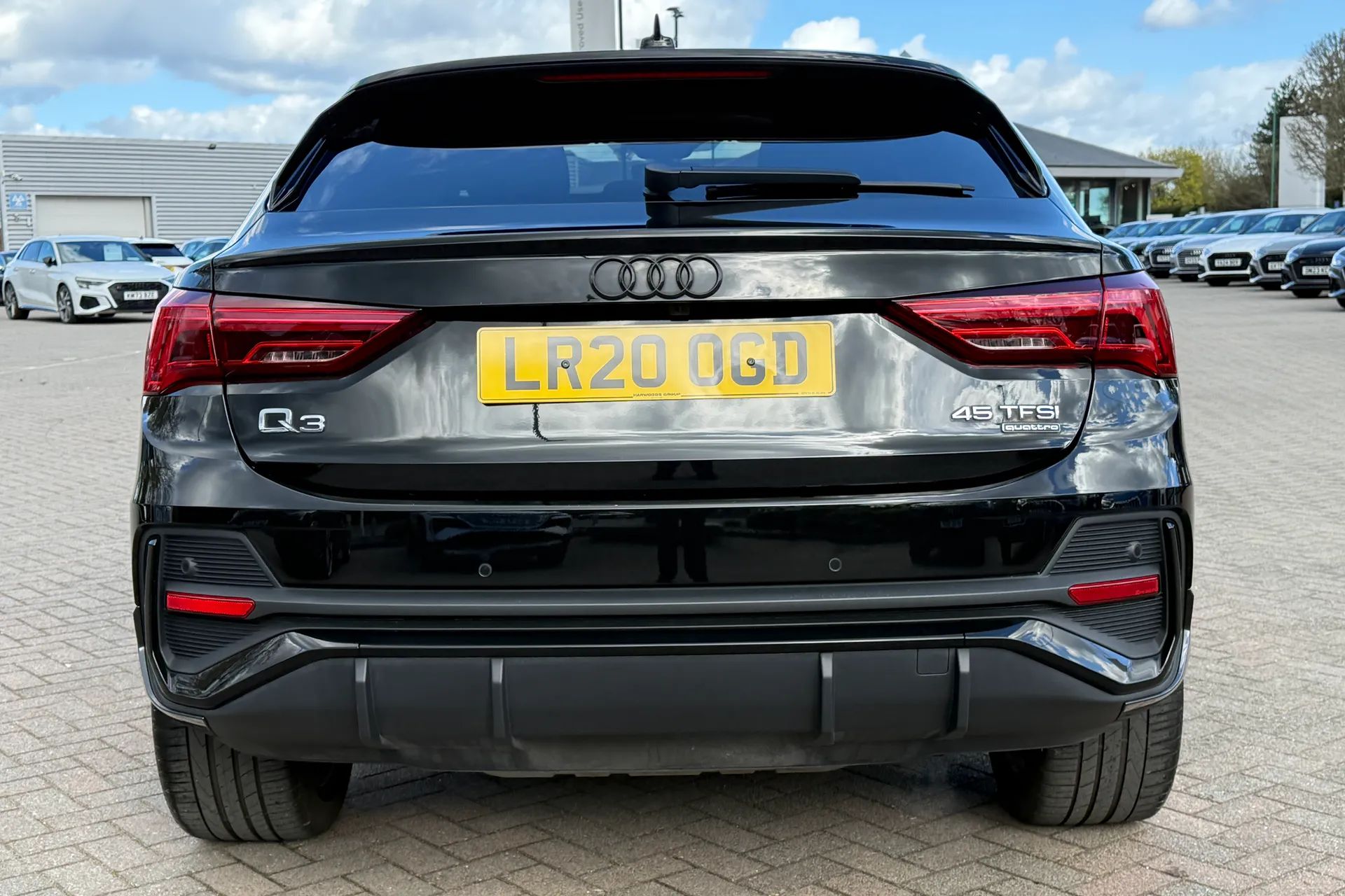 Audi Q3 thumbnail image number 32