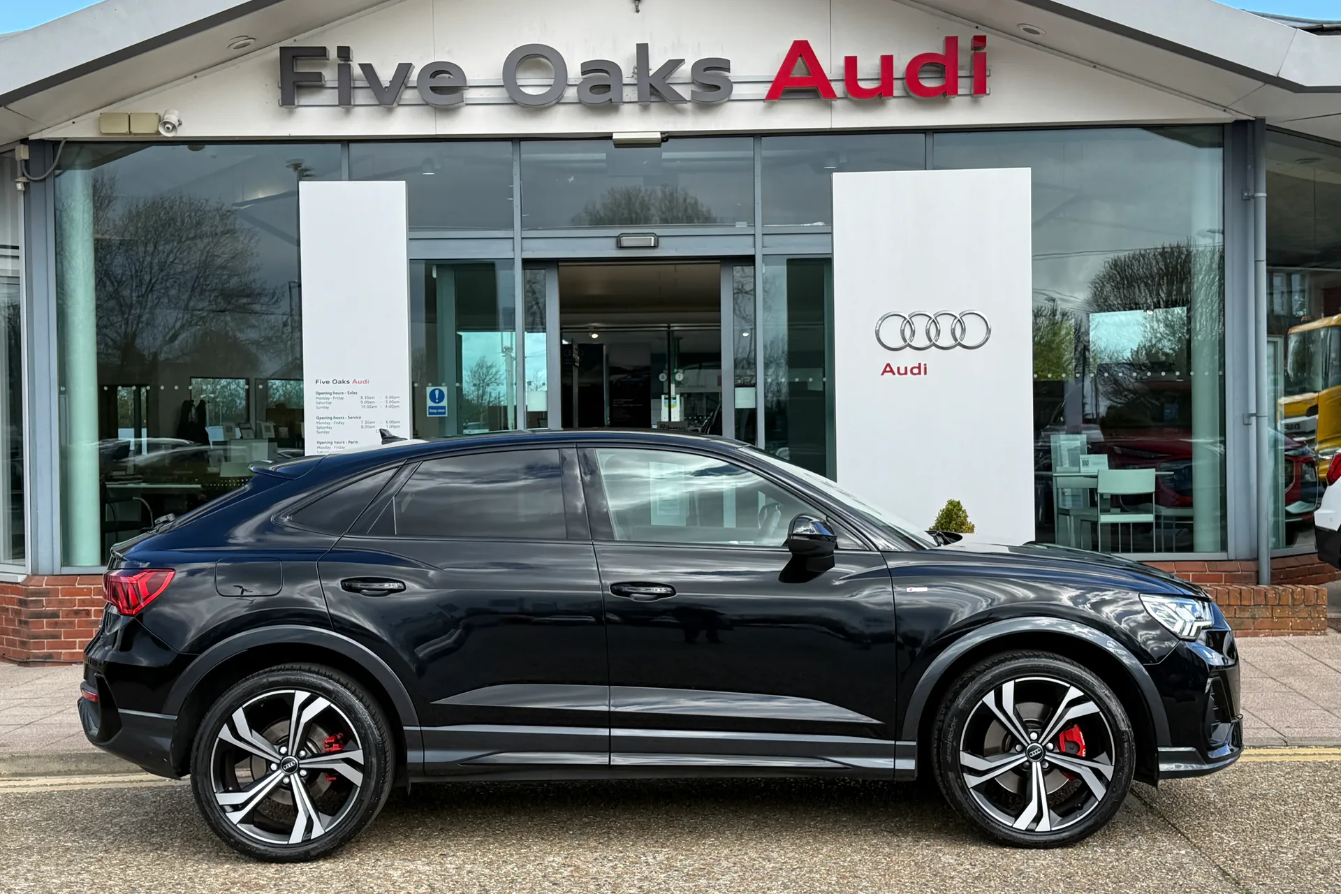 Audi Q3 thumbnail image number 2