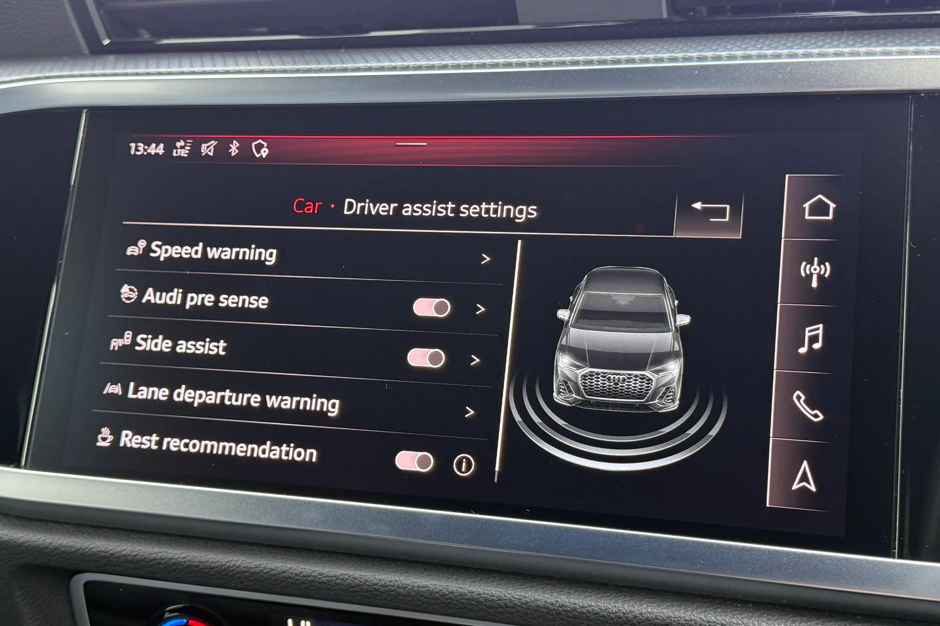 Audi Q3 thumbnail image number 9