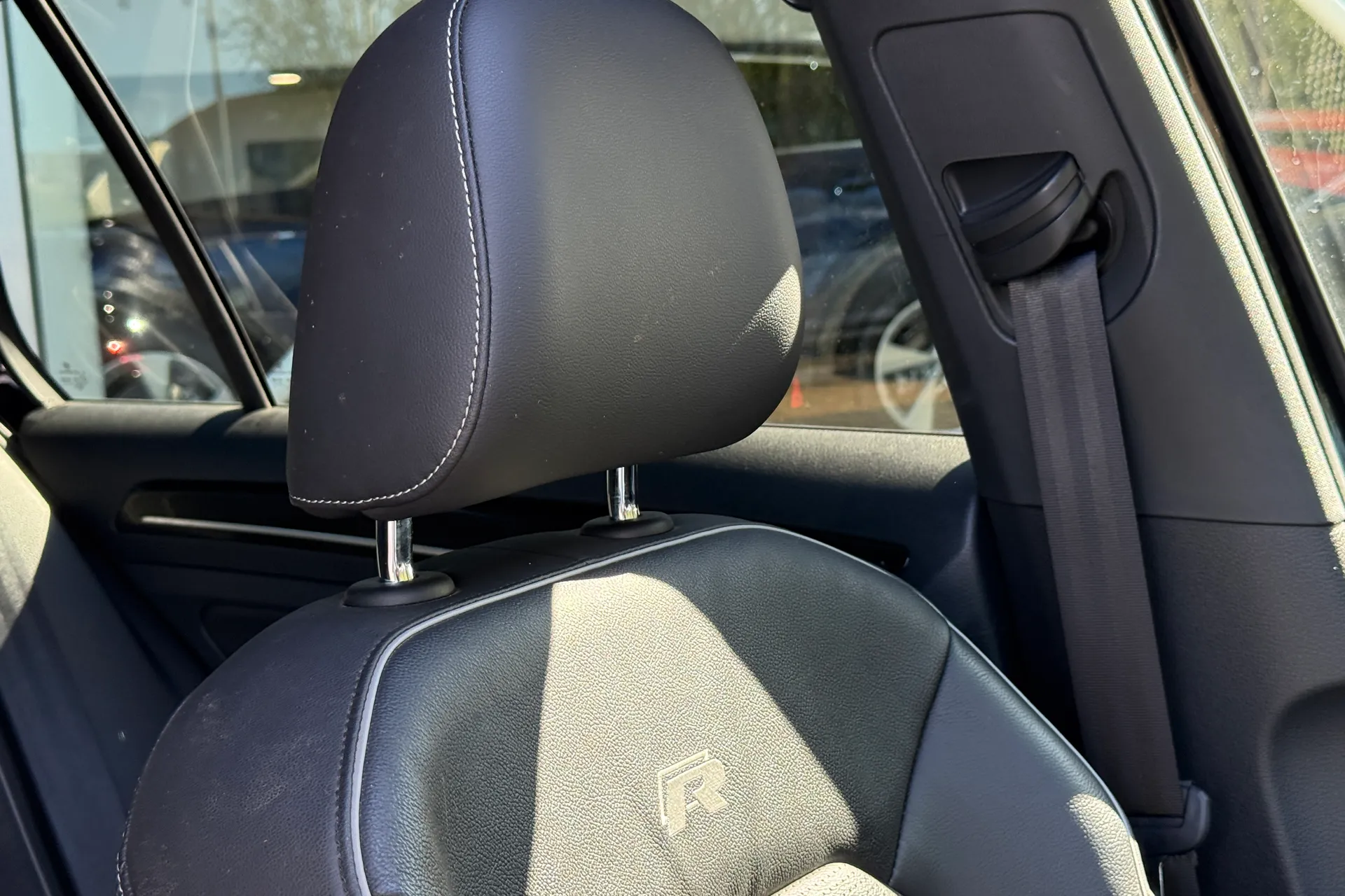 VOLKSWAGEN GOLF thumbnail image number 21