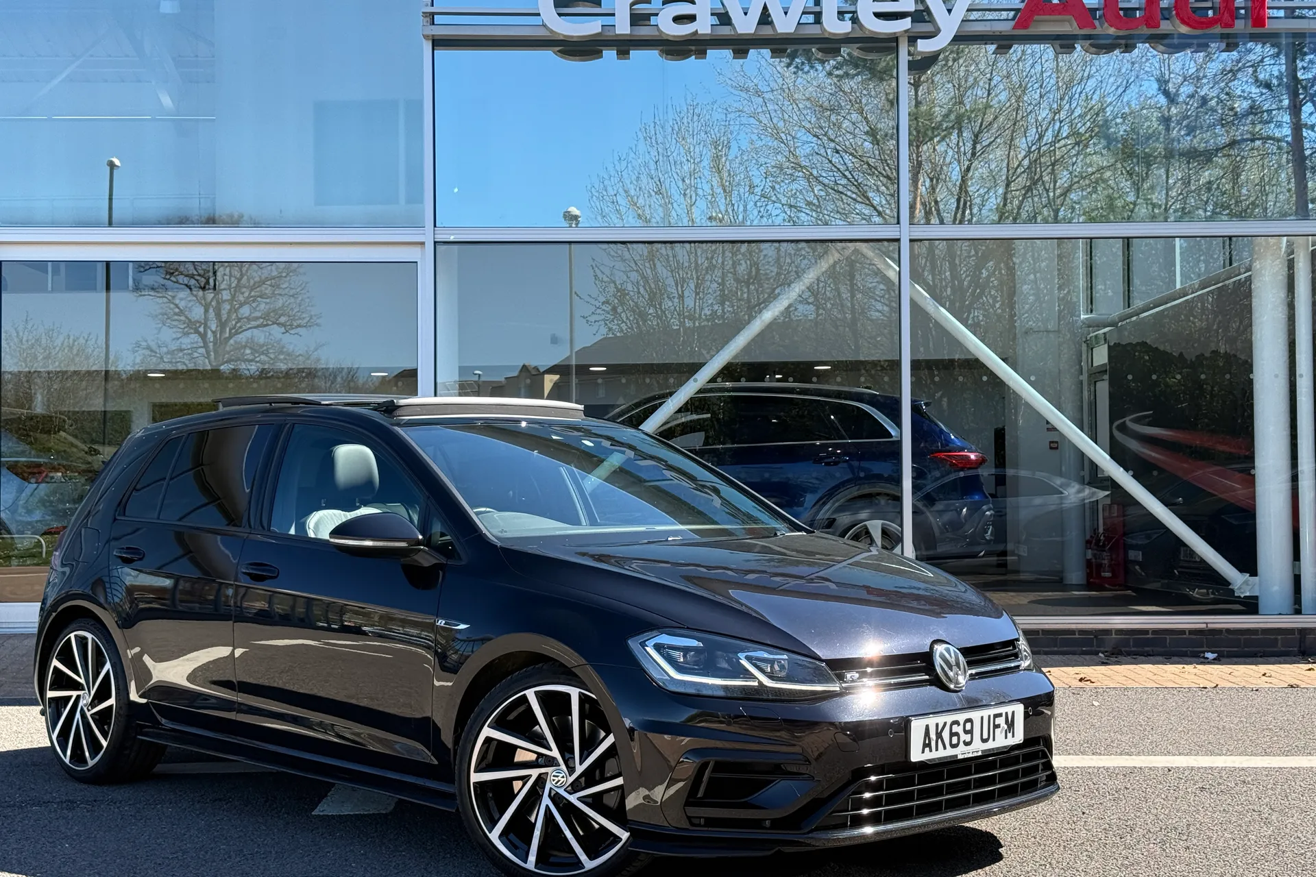 VOLKSWAGEN GOLF focused image