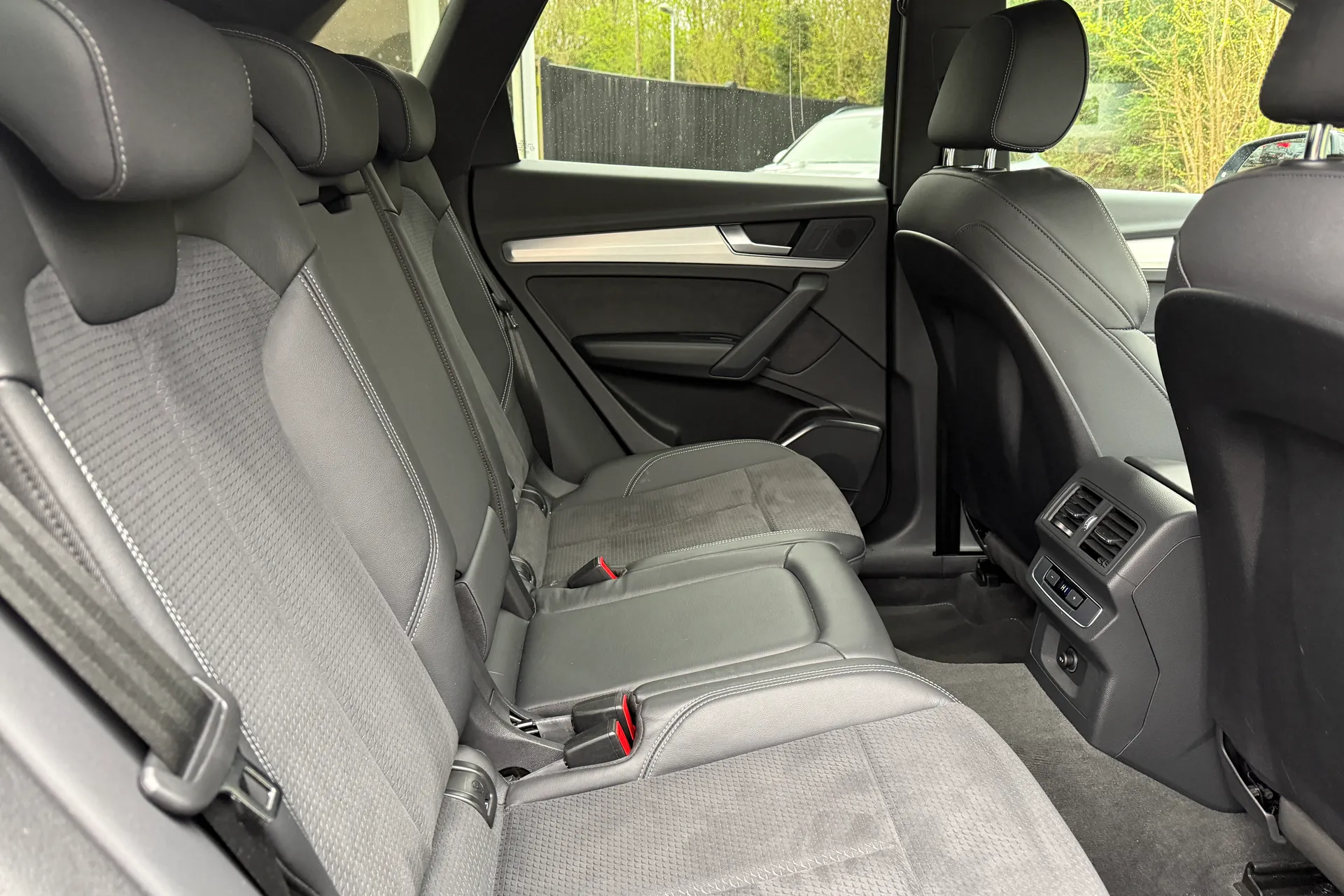 Audi Q5 thumbnail image number 28