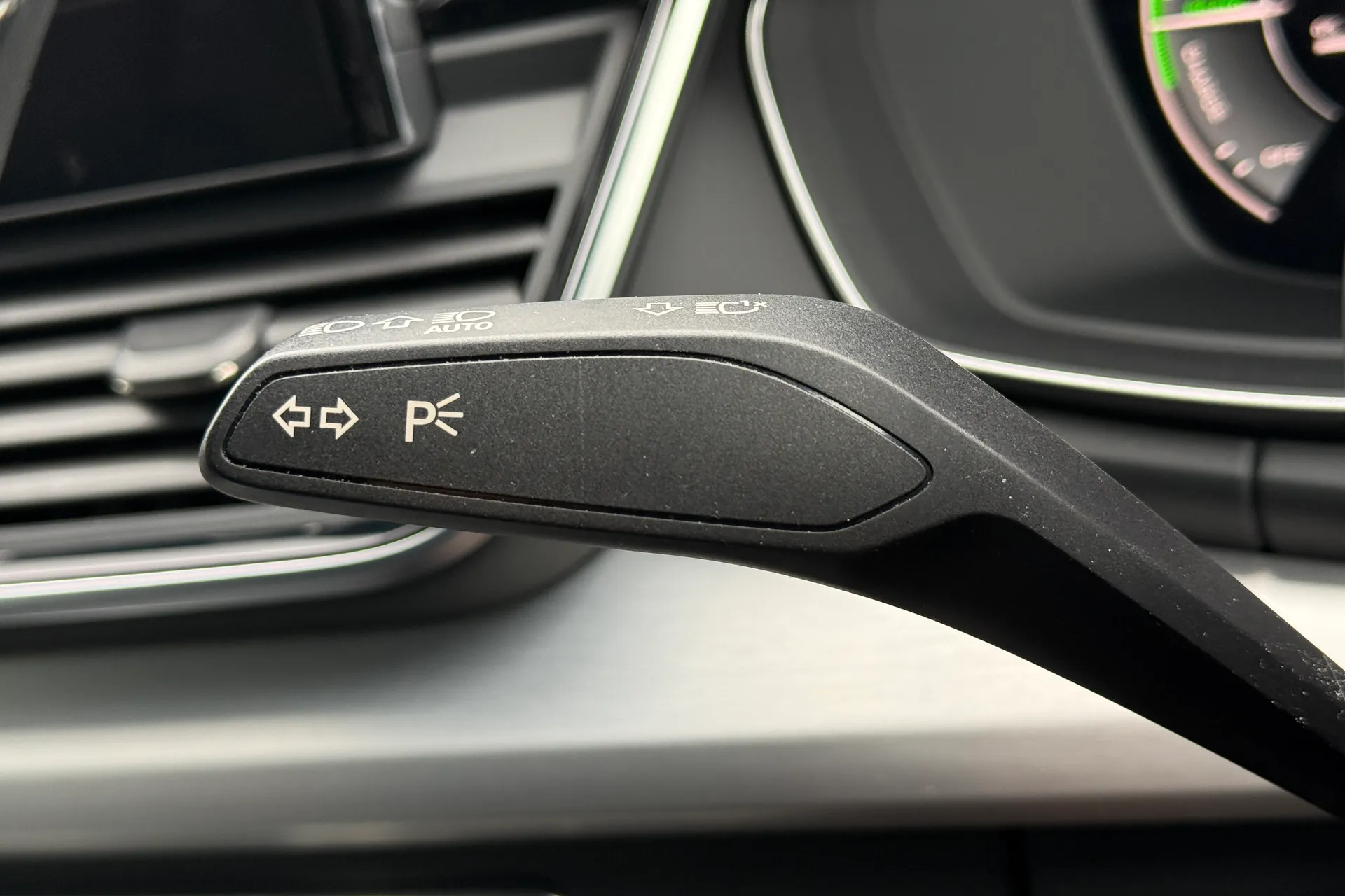 Audi Q5 thumbnail image number 15