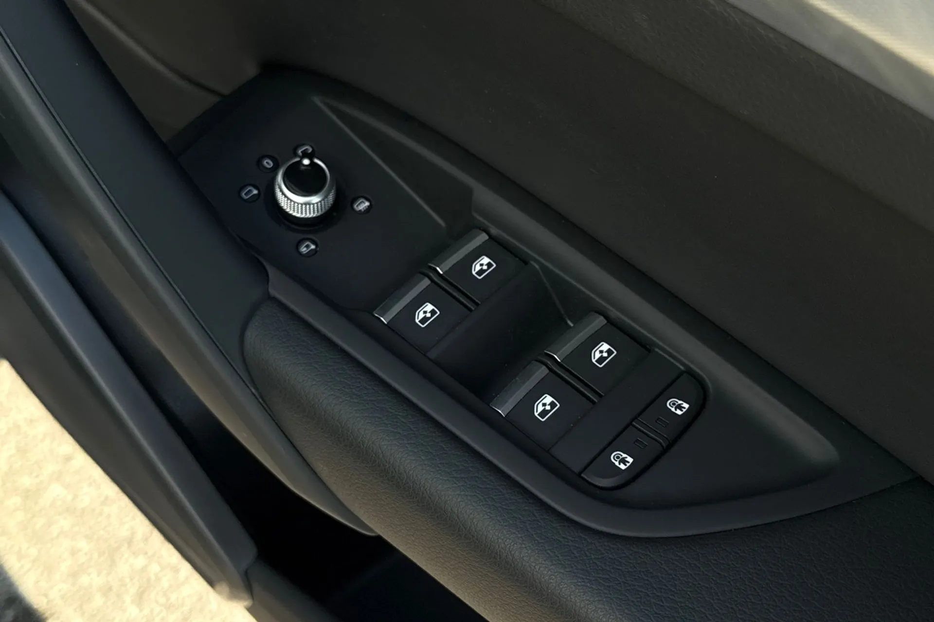Audi Q5 thumbnail image number 28