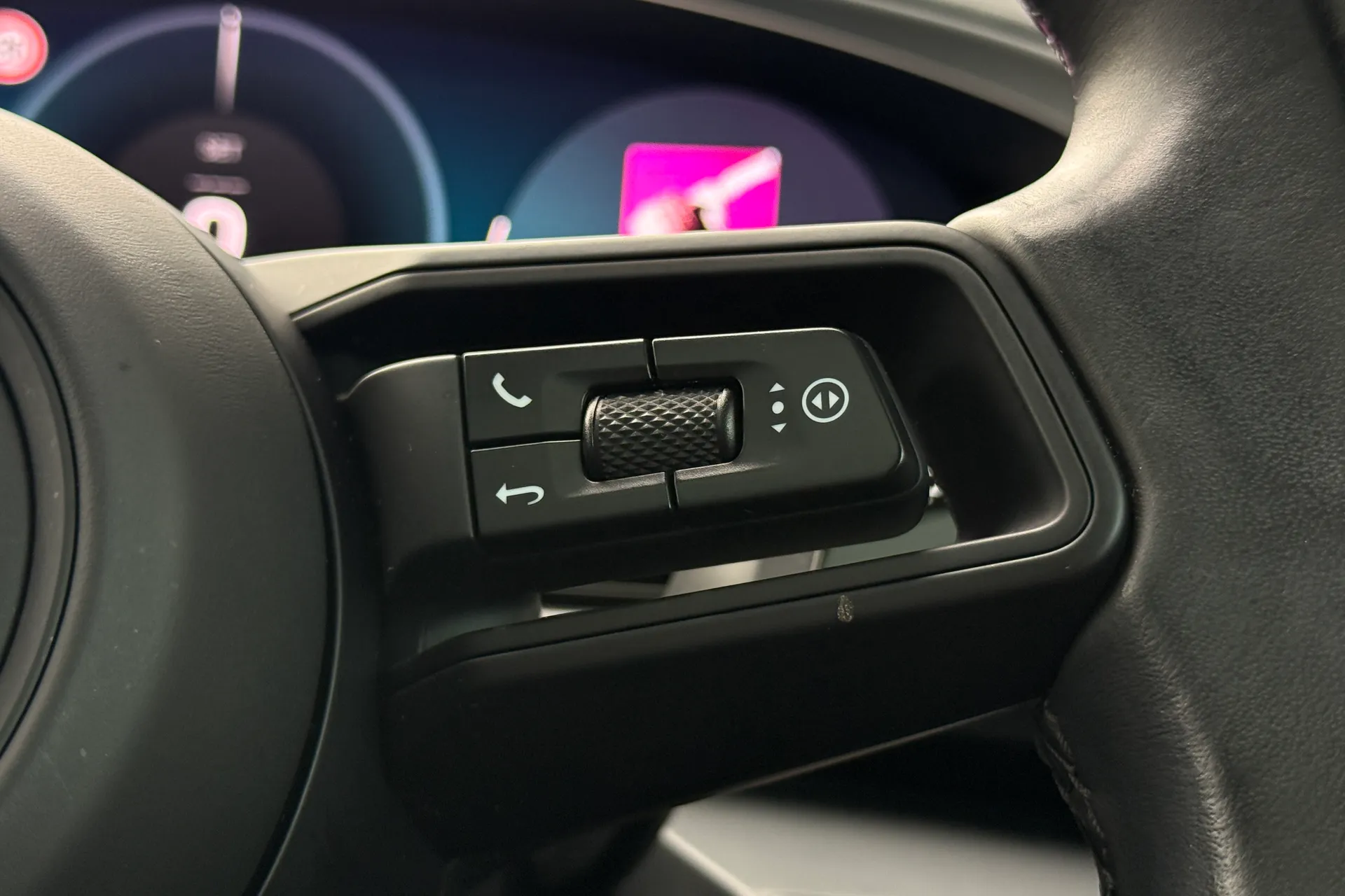 Porsche MACAN thumbnail image number 16