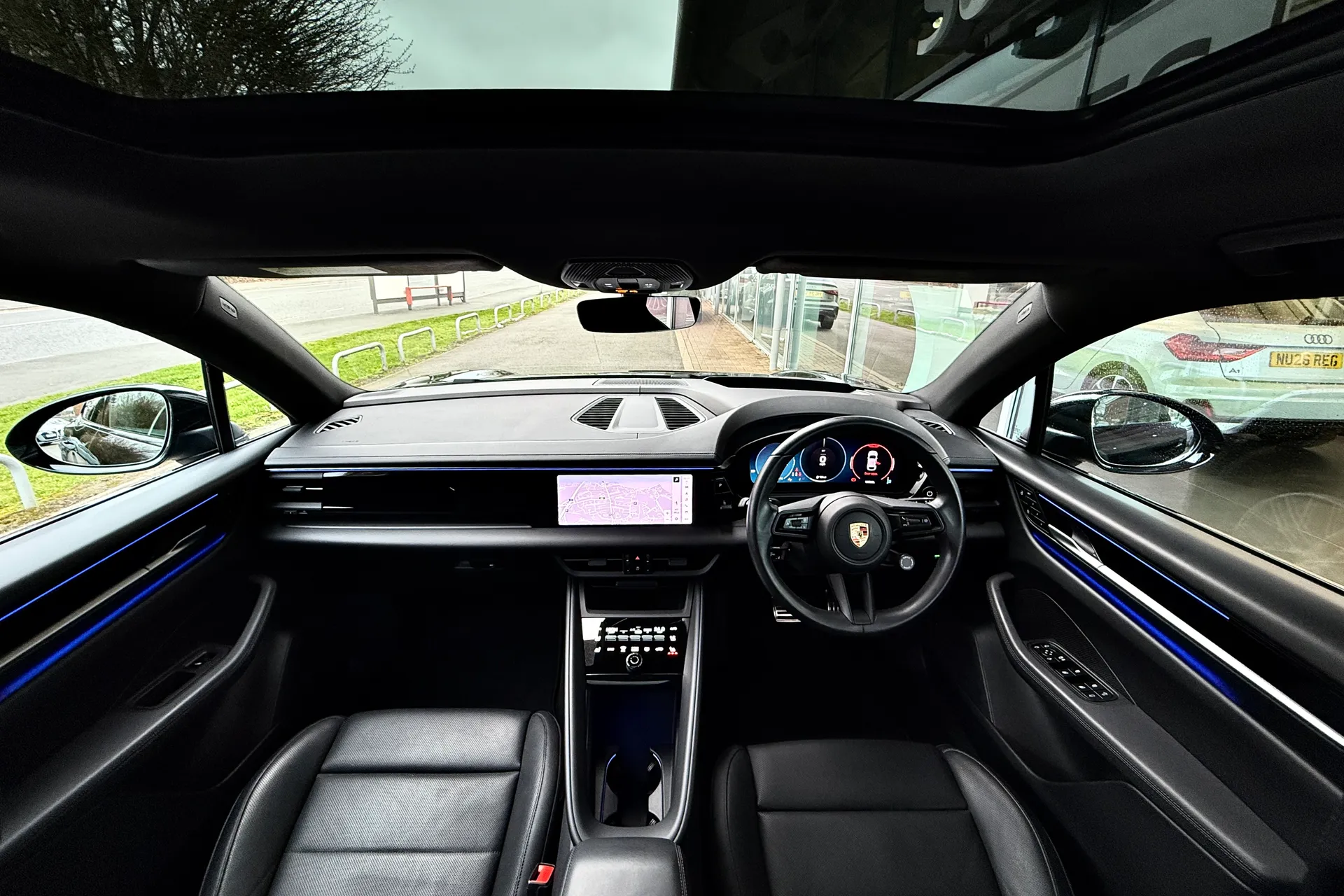 Porsche MACAN thumbnail image number 3