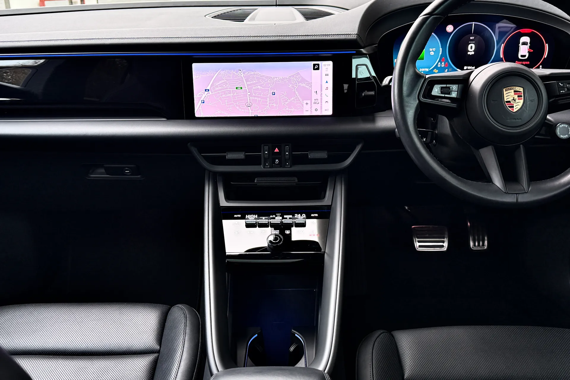 Porsche MACAN thumbnail image number 38