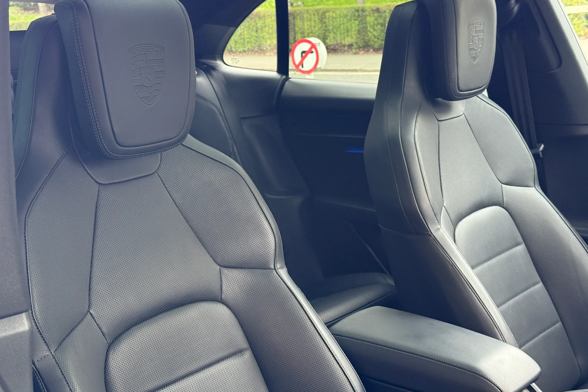 Porsche MACAN thumbnail image number 36
