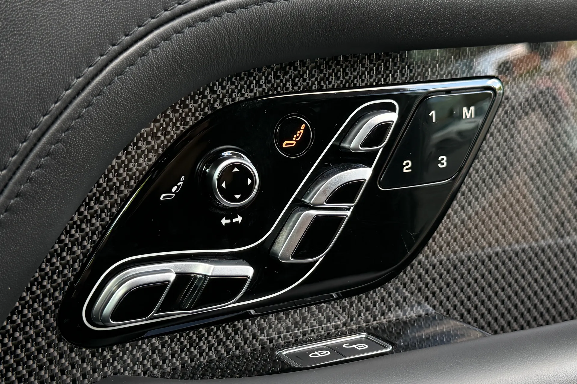 LAND ROVER RANGE ROVER thumbnail image number 25