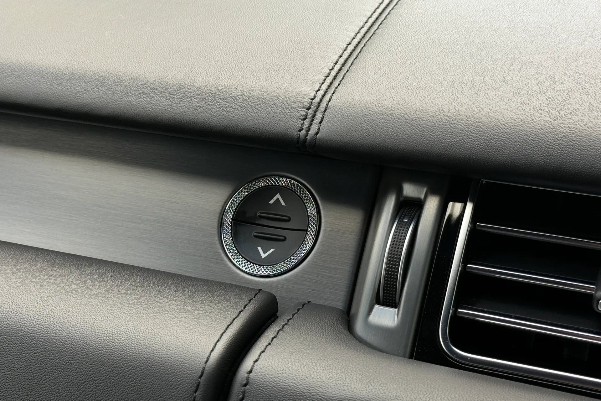 LAND ROVER RANGE ROVER thumbnail image number 31