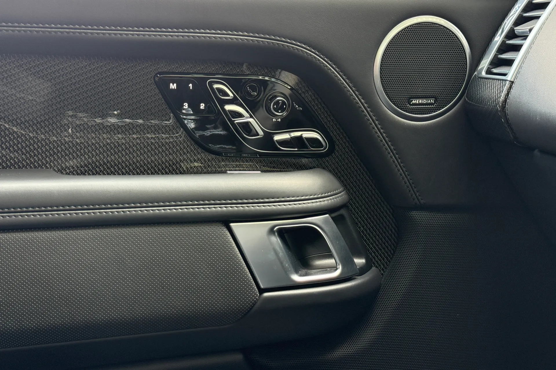 LAND ROVER RANGE ROVER thumbnail image number 44