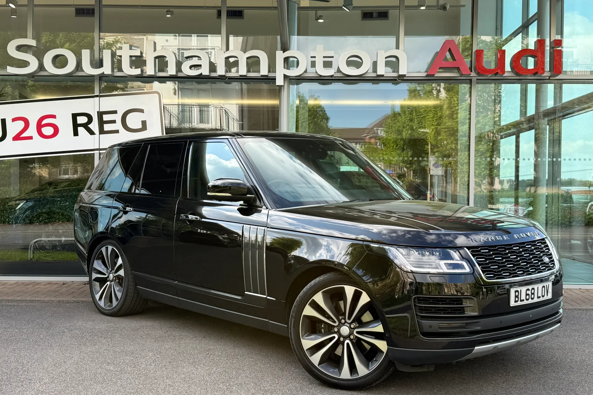 LAND ROVER RANGE ROVER focused image